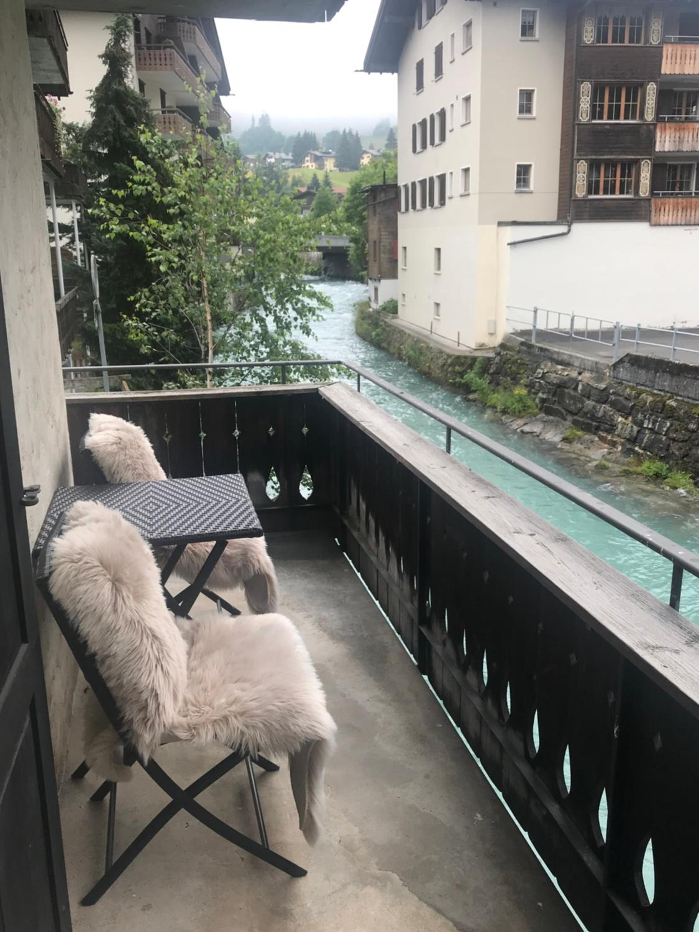 TOP LOCATION - Klosters center - 130m distance to ski lift Parsenn Gotschnabahn and railway station Klosters Platz - direct connection to Davos