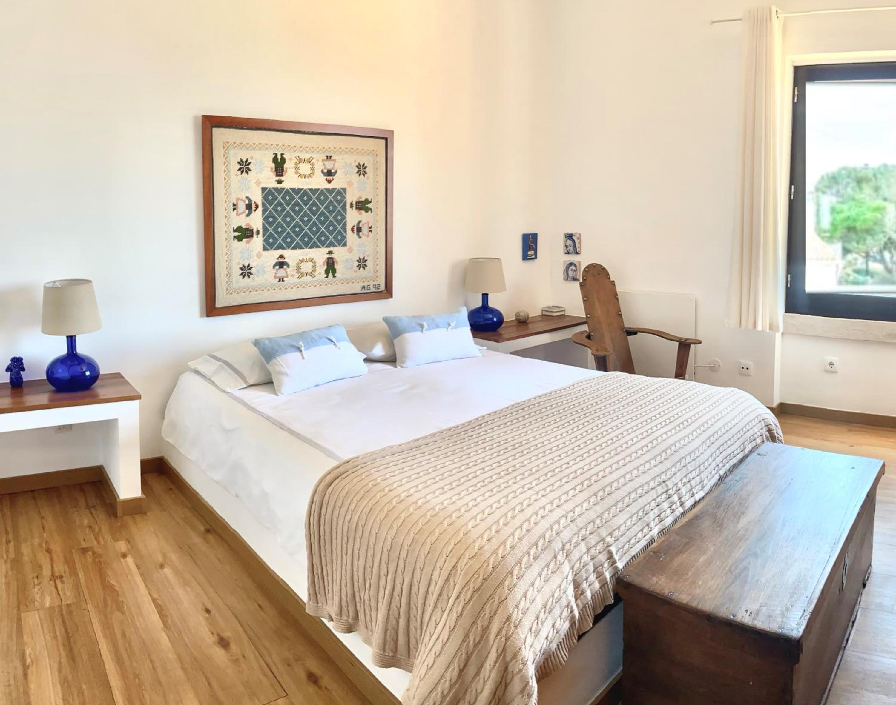 Family beach house, sea view, pool, Colares near Sintra