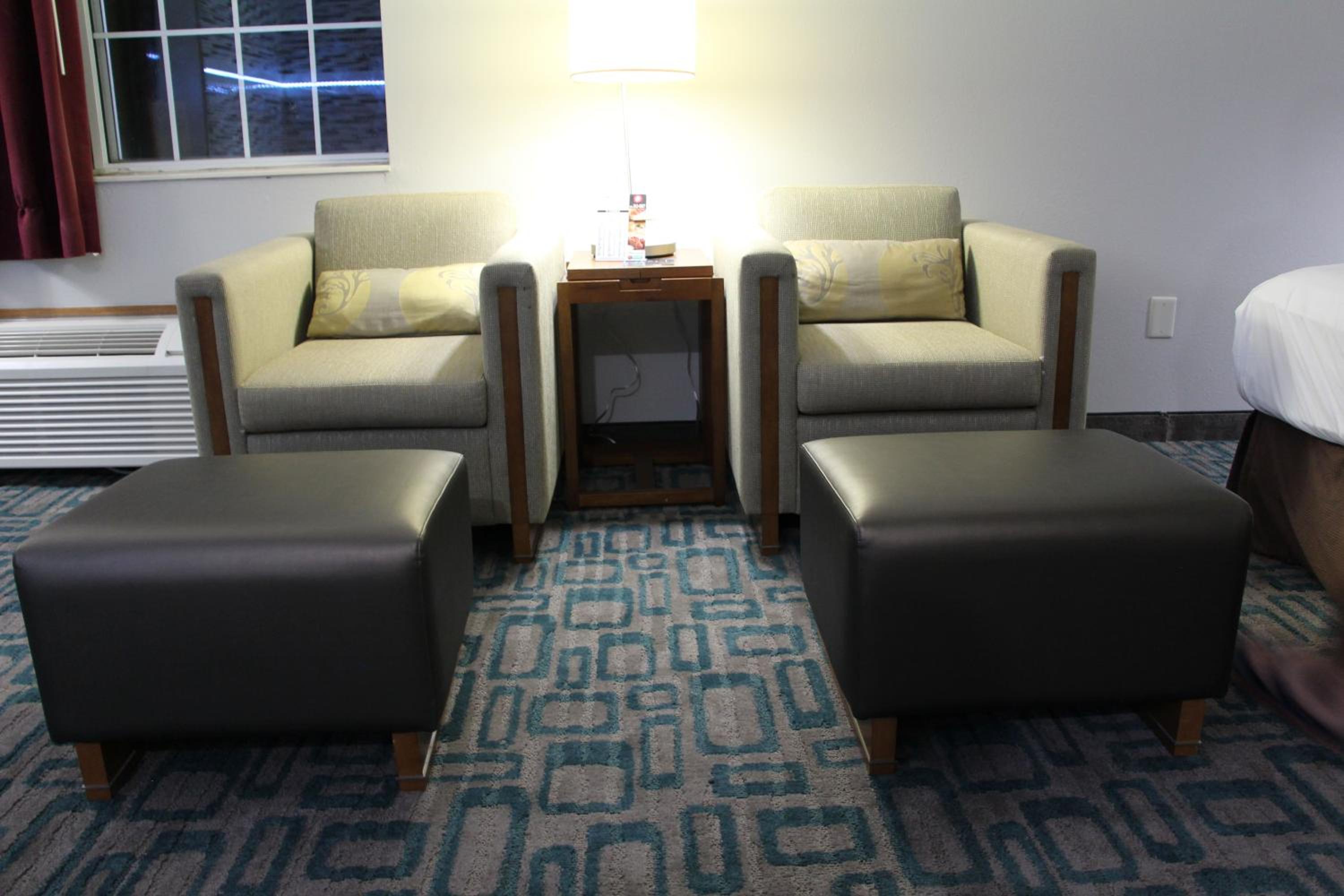 Westbridge Inn & Suites