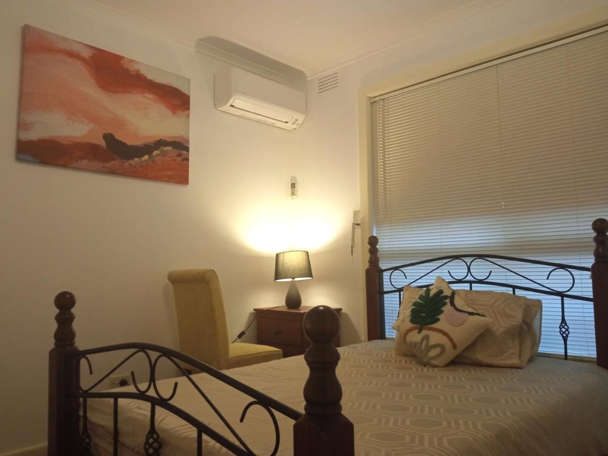 Sunny House - Melbourne Airport Home