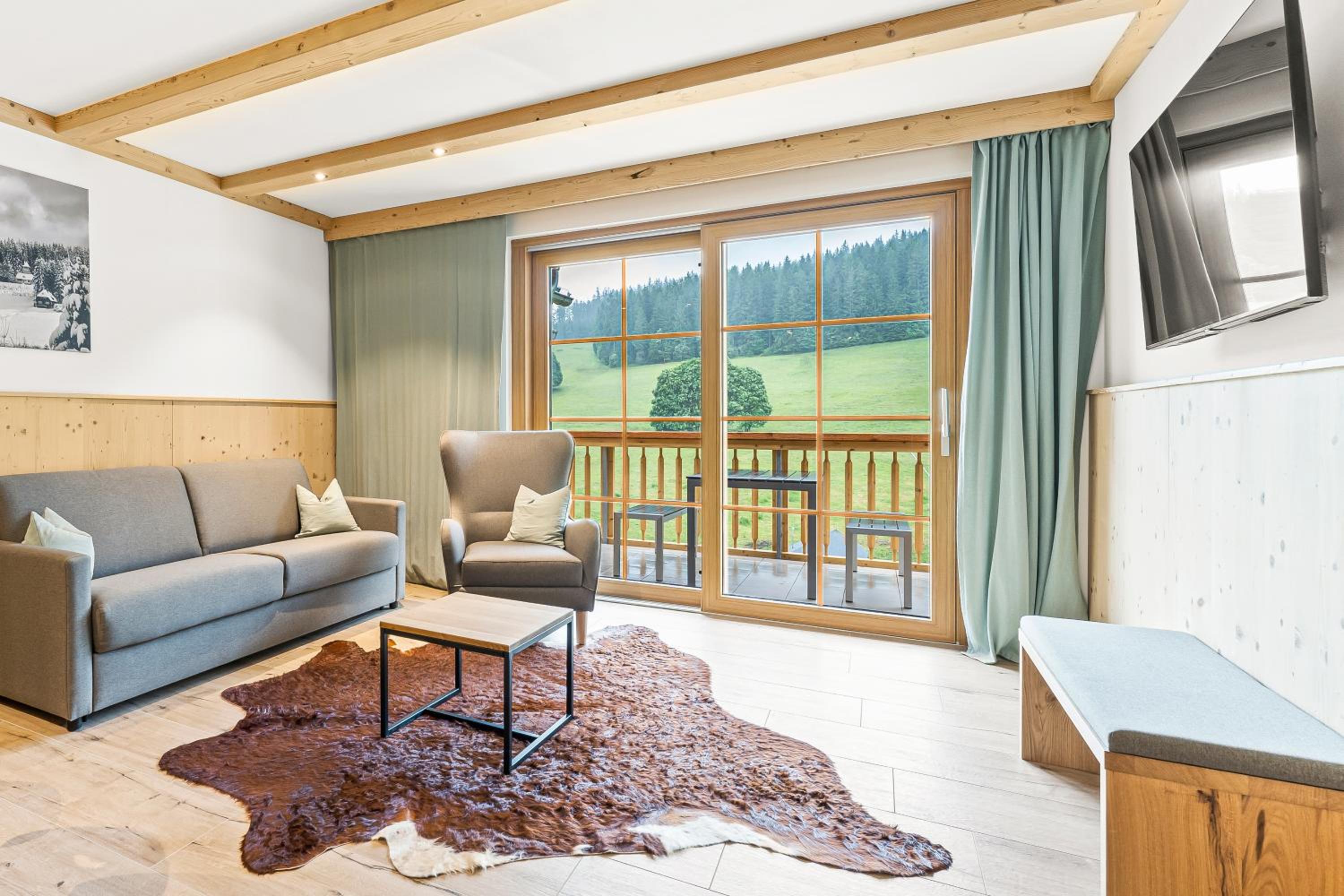 SCHWARZENBACH - Apartments & Rooftop Pool