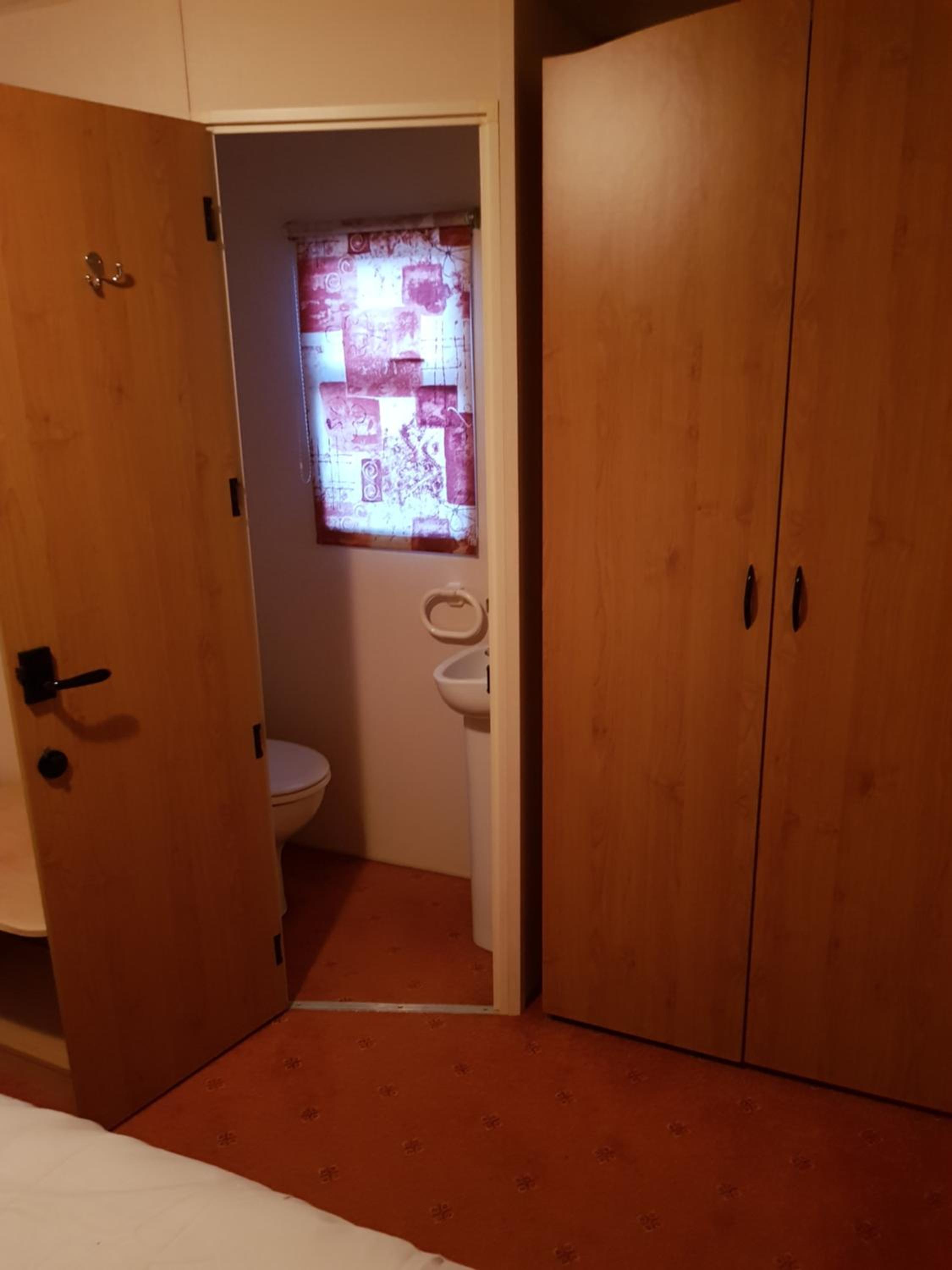 the jackdaw pub SELF CATERING STATIC CARAVAN free breakfast supplied, photo 36