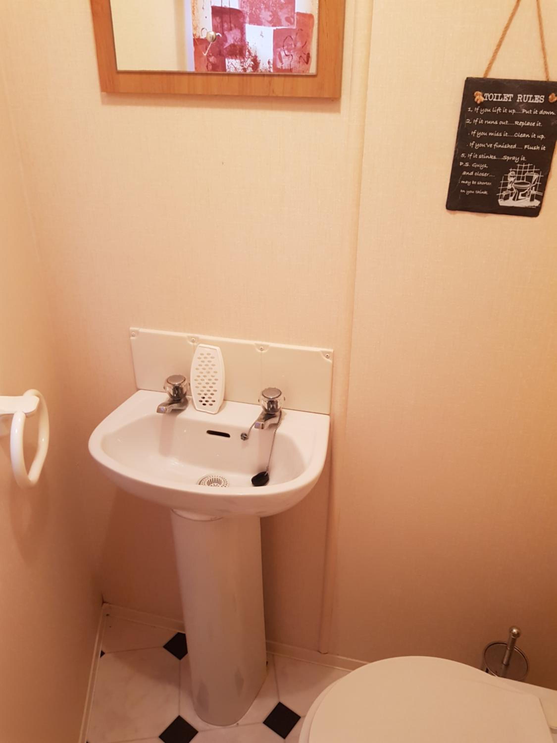 the jackdaw pub SELF CATERING STATIC CARAVAN free breakfast supplied, photo 69
