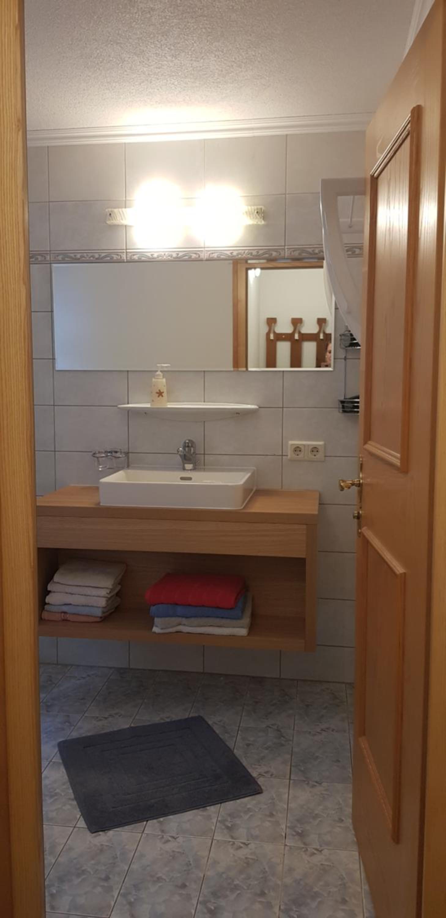 Apart Lenz