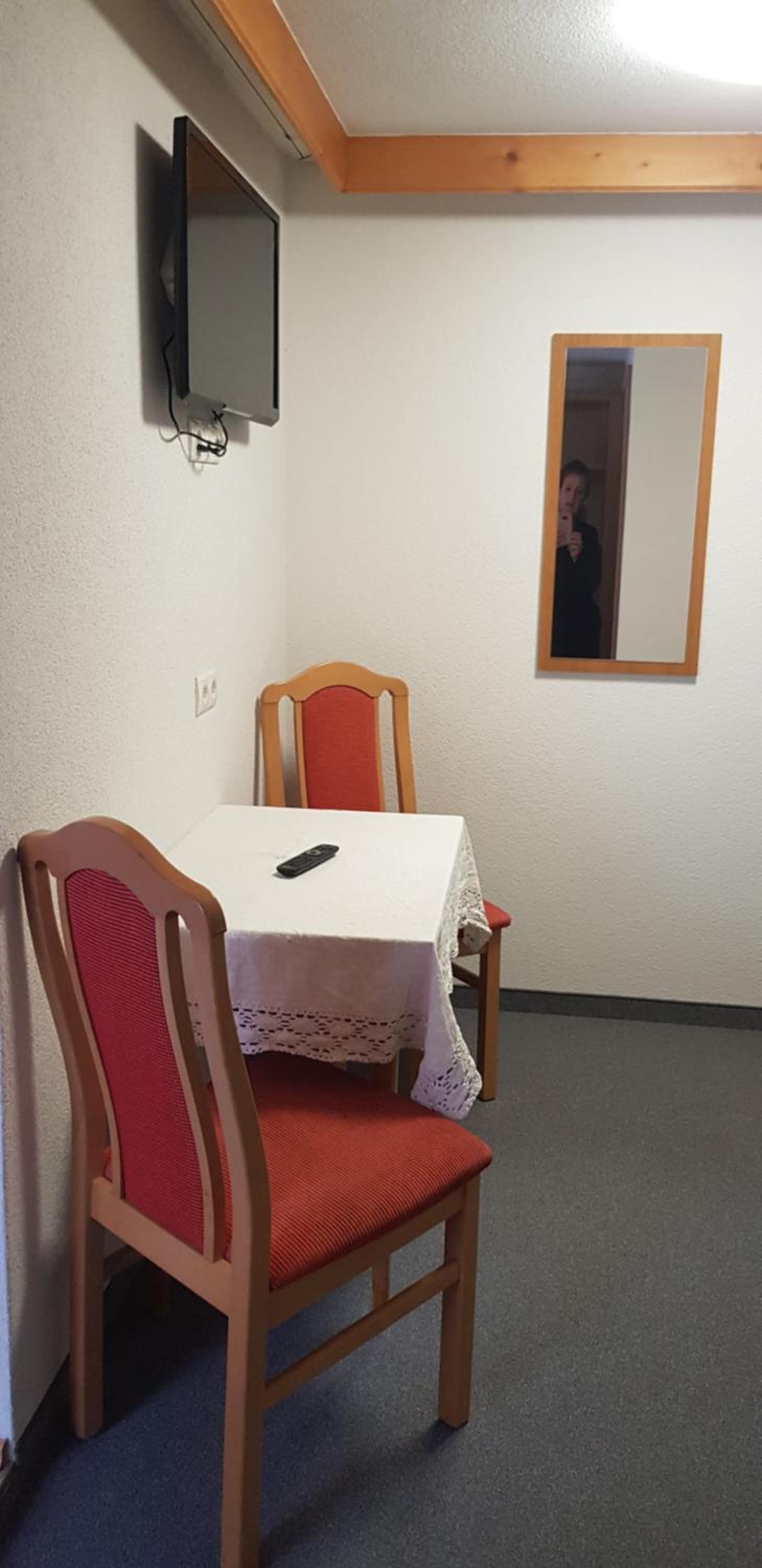 Apart Lenz