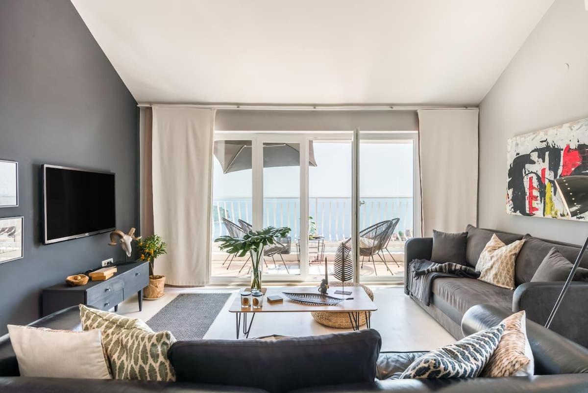 Cosy Loft w Private Pool & Patio