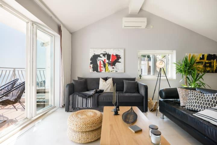 Cosy Loft w Private Pool & Patio