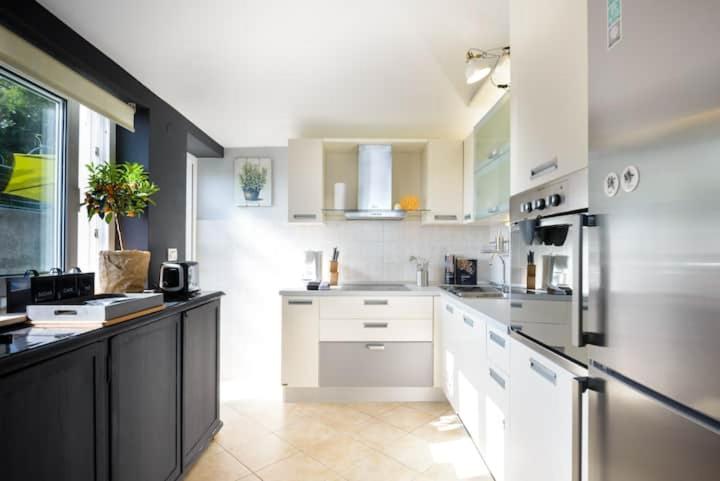 Cosy Loft w Private Pool & Patio