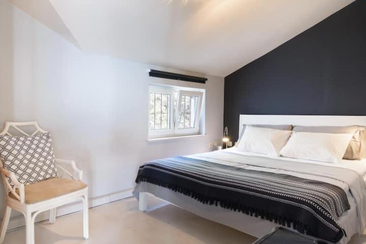 Cosy Loft w Private Pool & Patio