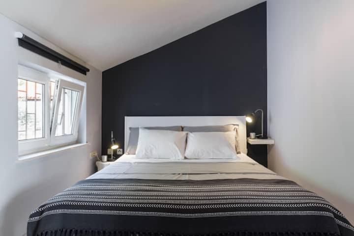 Cosy Loft w Private Pool & Patio