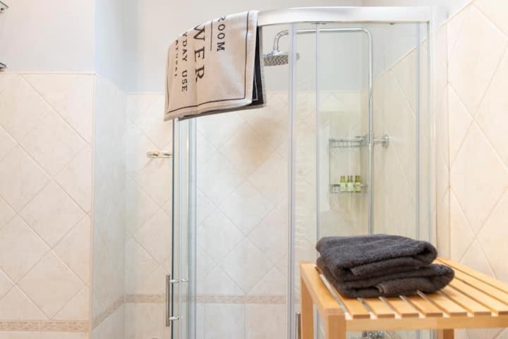Cosy Loft w Private Pool & Patio