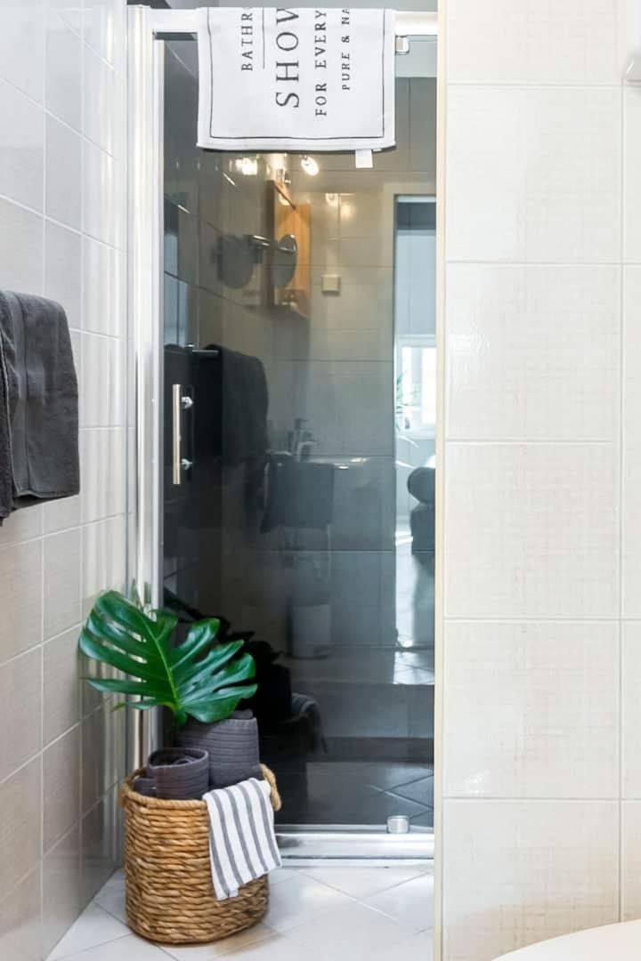Cosy Loft w Private Pool & Patio