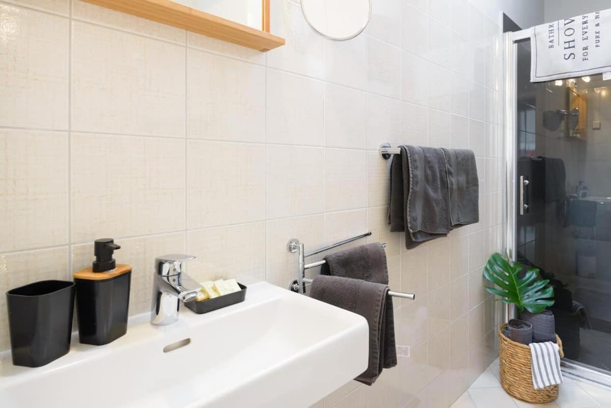 Cosy Loft w Private Pool & Patio