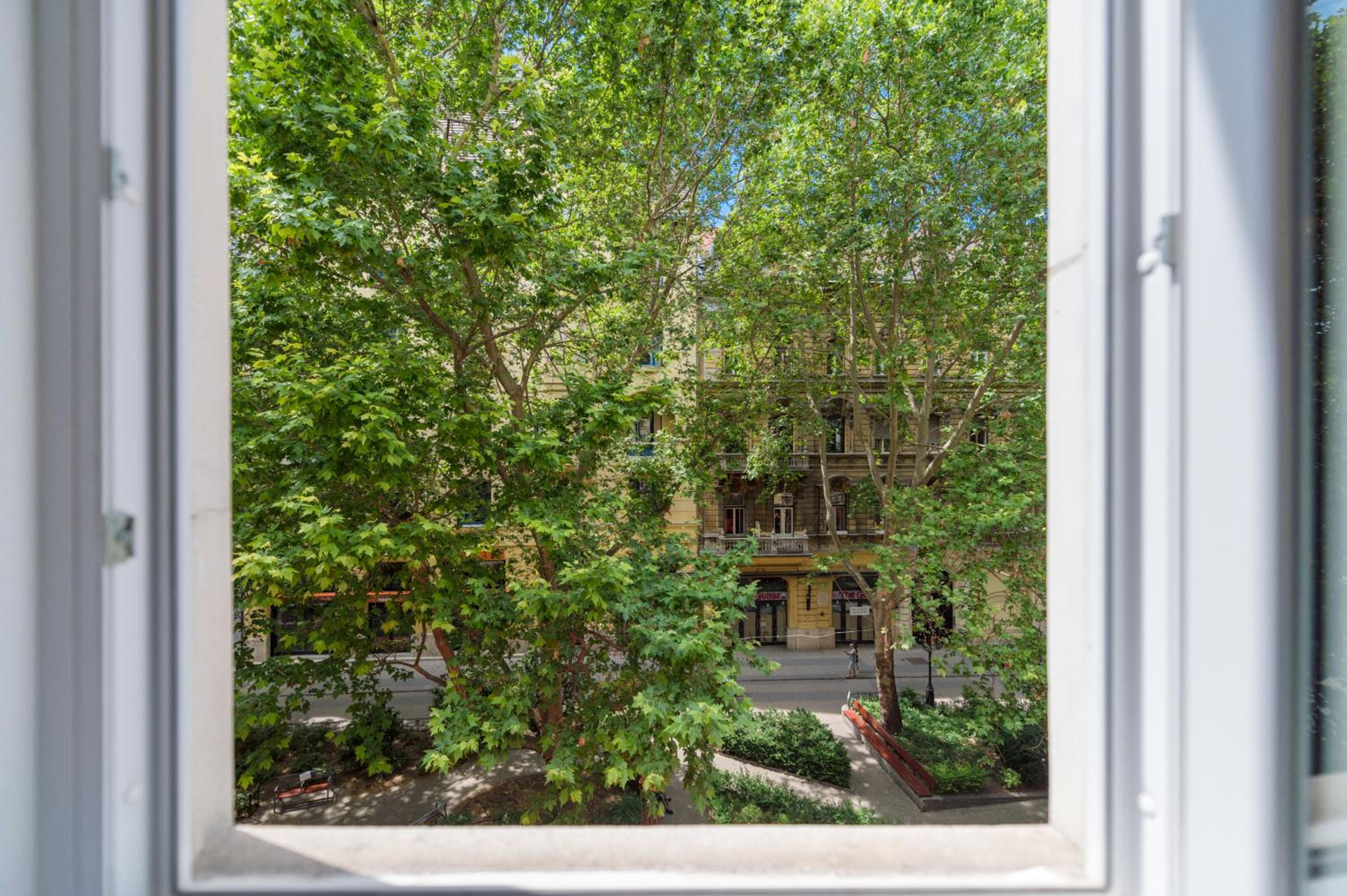 Music Academy Suite Café Vian Apartman Kft view 4