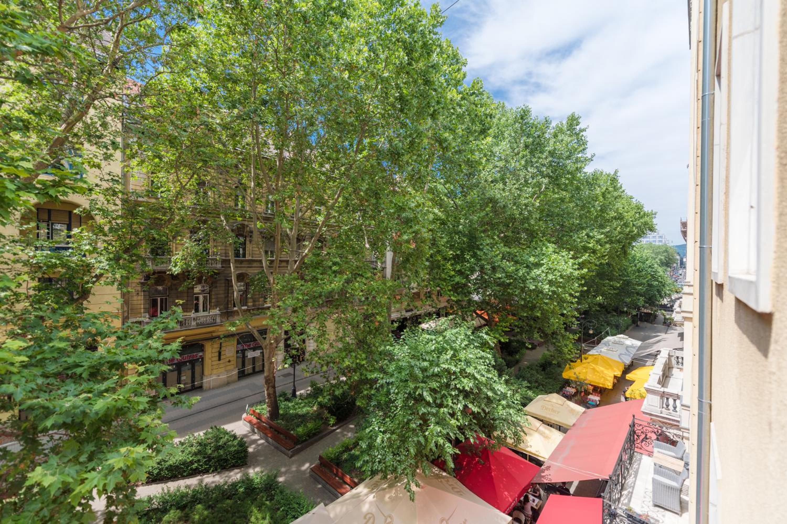 Music Academy Suite Café Vian Apartman Kft view 5