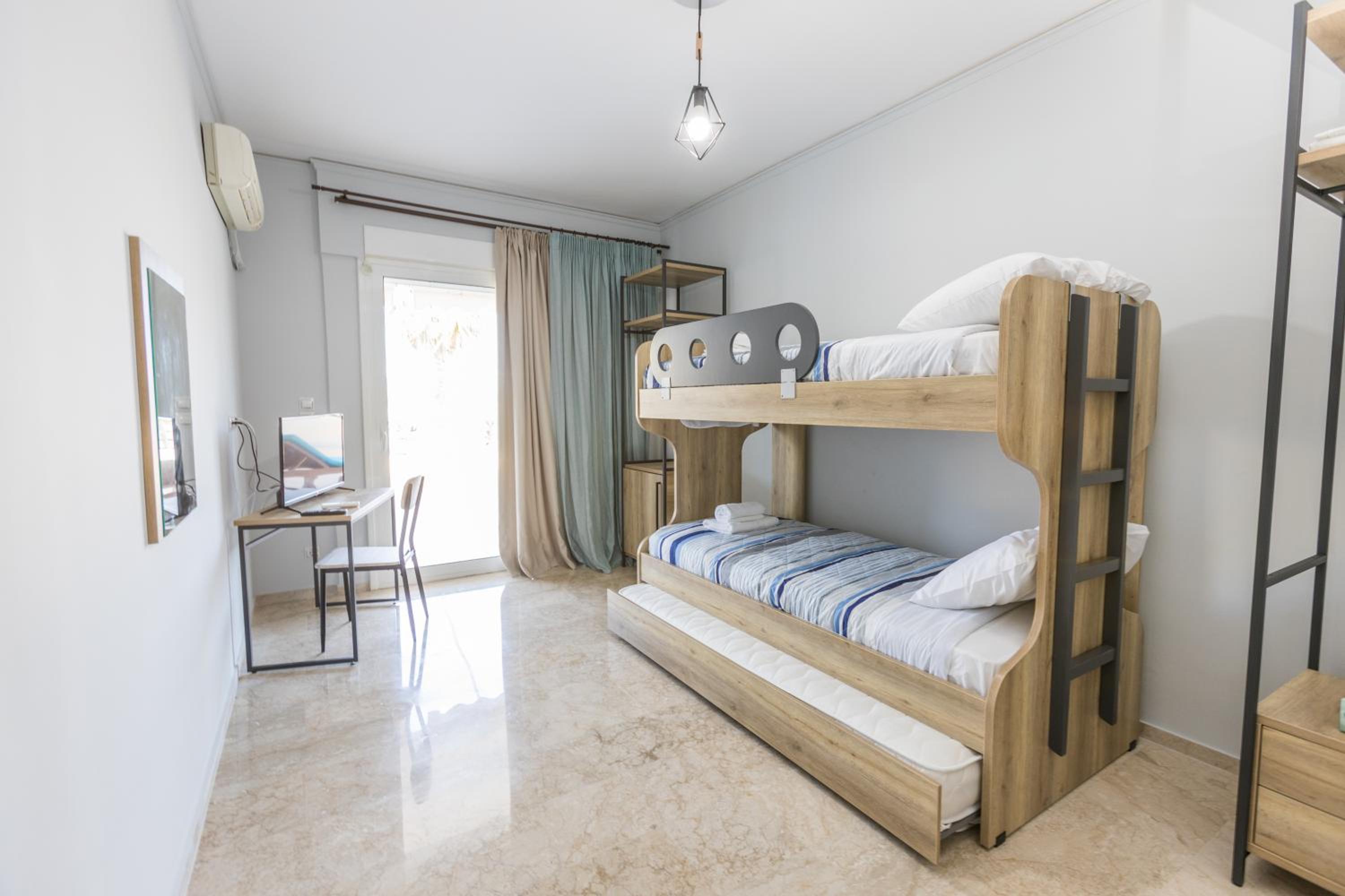 Varkiza Blue en Vari — hotel room