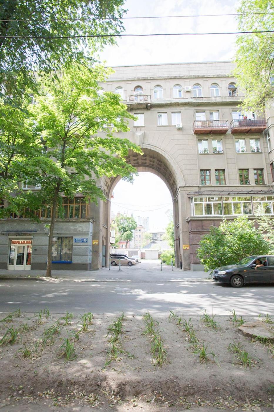 New studio, metro Yaroslava Mudroho and Universytet - Chernyshevska str 95-3