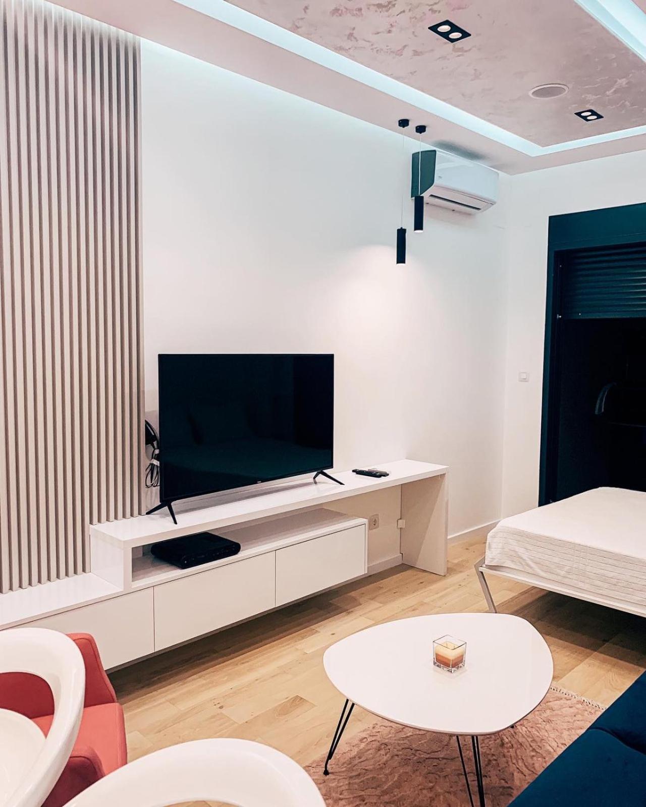 Rent apartment lux soho city Bar