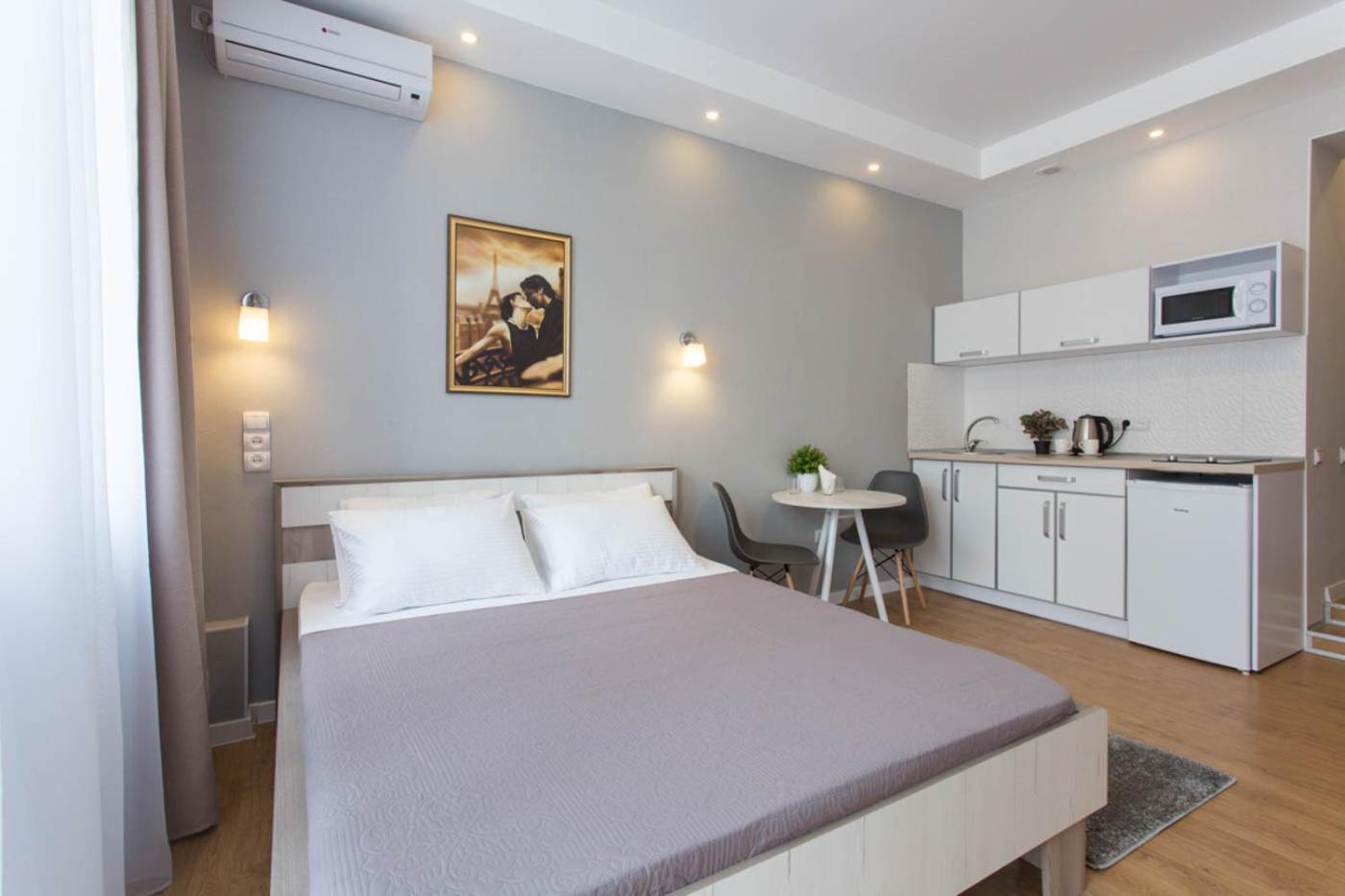 Studio LUX beside metro Universytet, Yaroslava Mudroho - Chernyshevska str 95-5 view 3