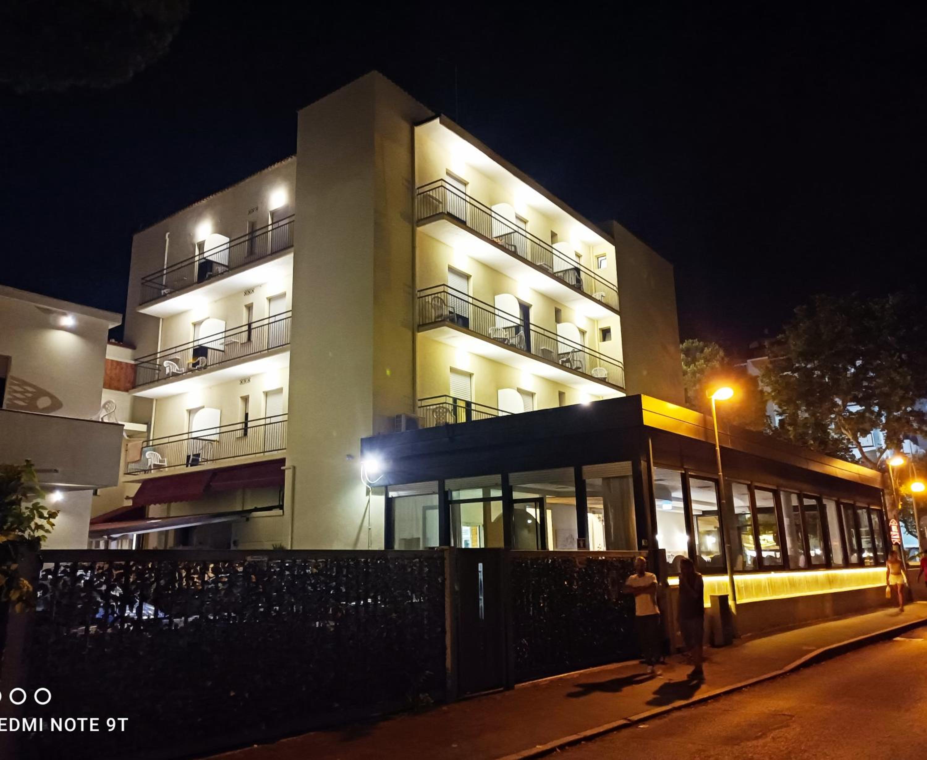 Hotel Garisenda B&B - in Centro a Riccione - - Image 1