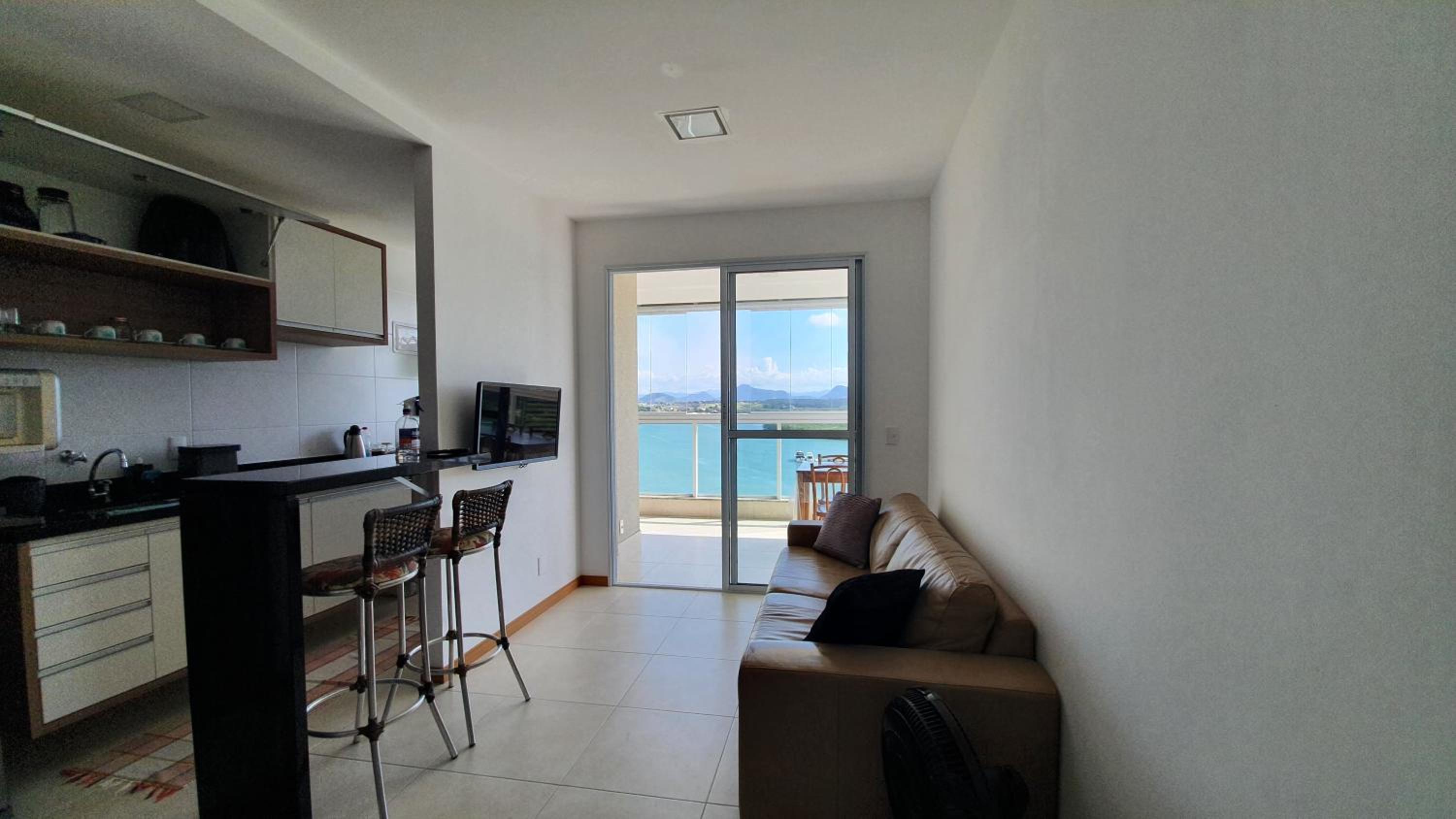 Apt com dois quartos, novo, centro de Guarapari! Varanda gourmet com vista mar, churrasqueira, Smart TV, Wi-Fi 200 MB, Lavadora de roupas e Garagem privati