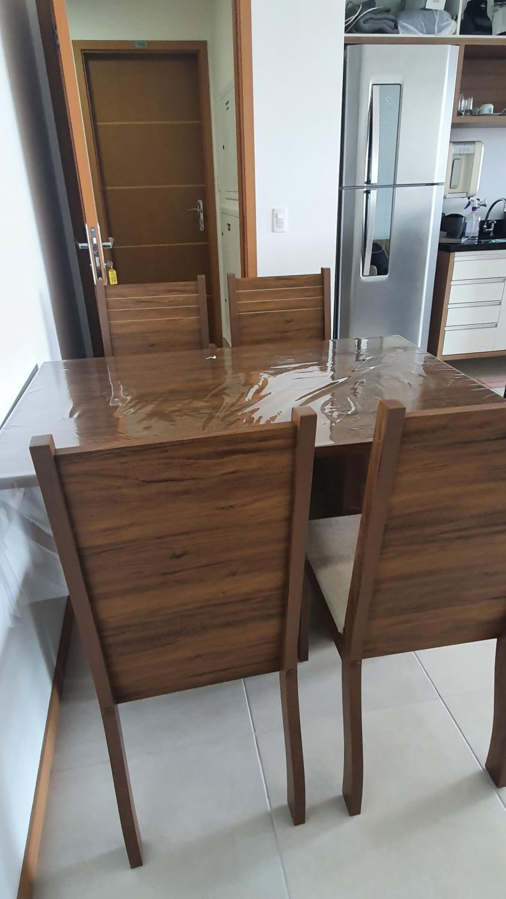 Apt com dois quartos, novo, centro de Guarapari! Varanda gourmet com vista mar, churrasqueira, Smart TV, Wi-Fi 200 MB, Lavadora de roupas e Garagem privati