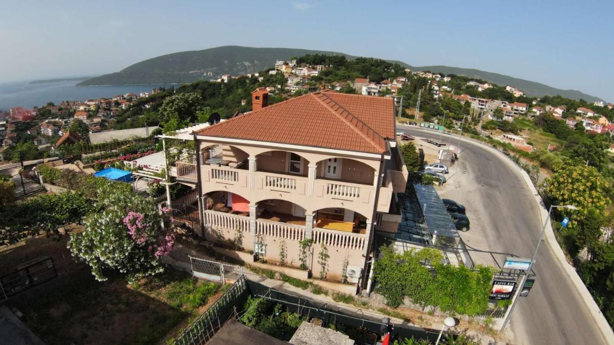 Apartments Popadić with parking photo 2