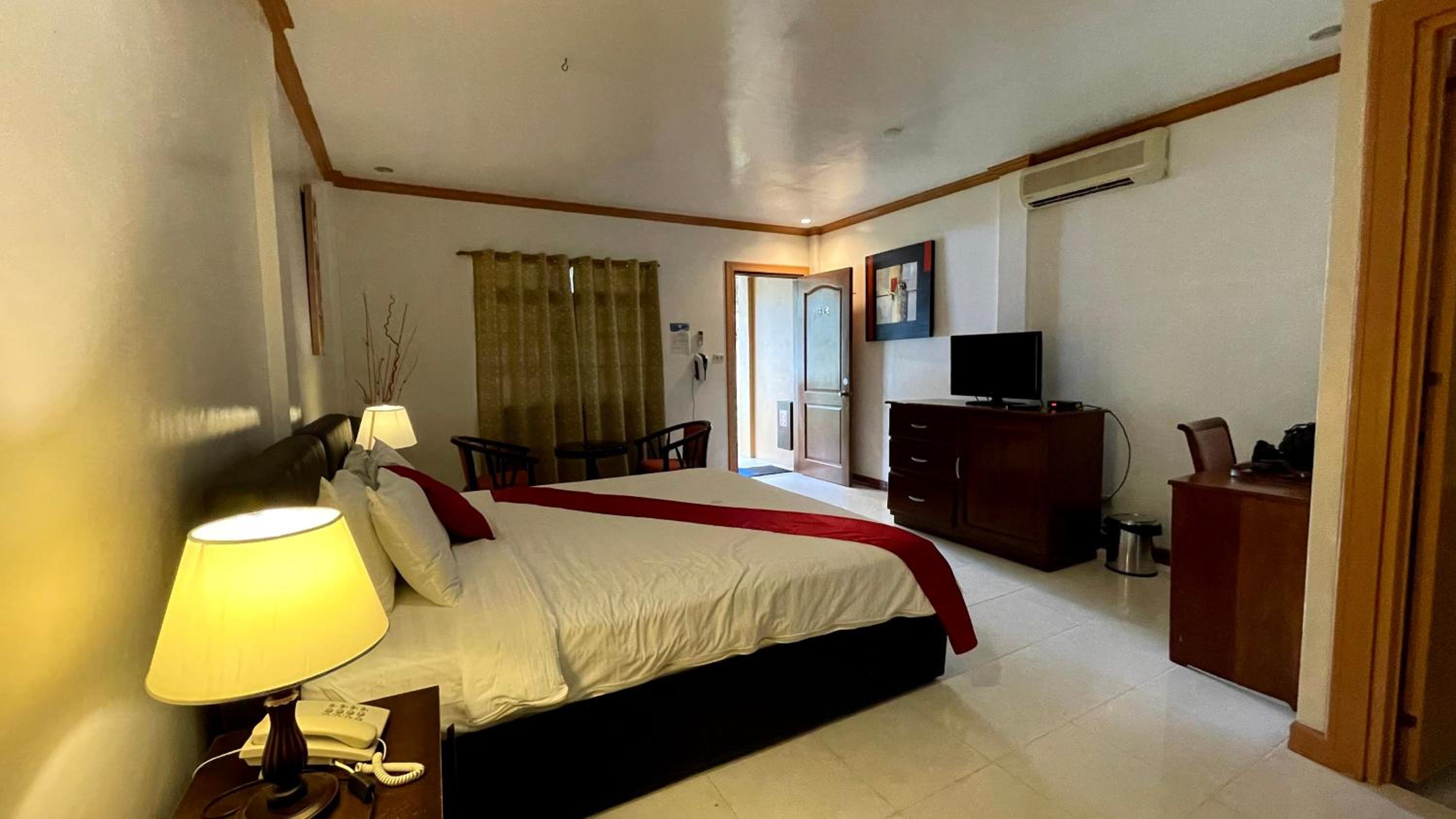 Anda White Beach Resort