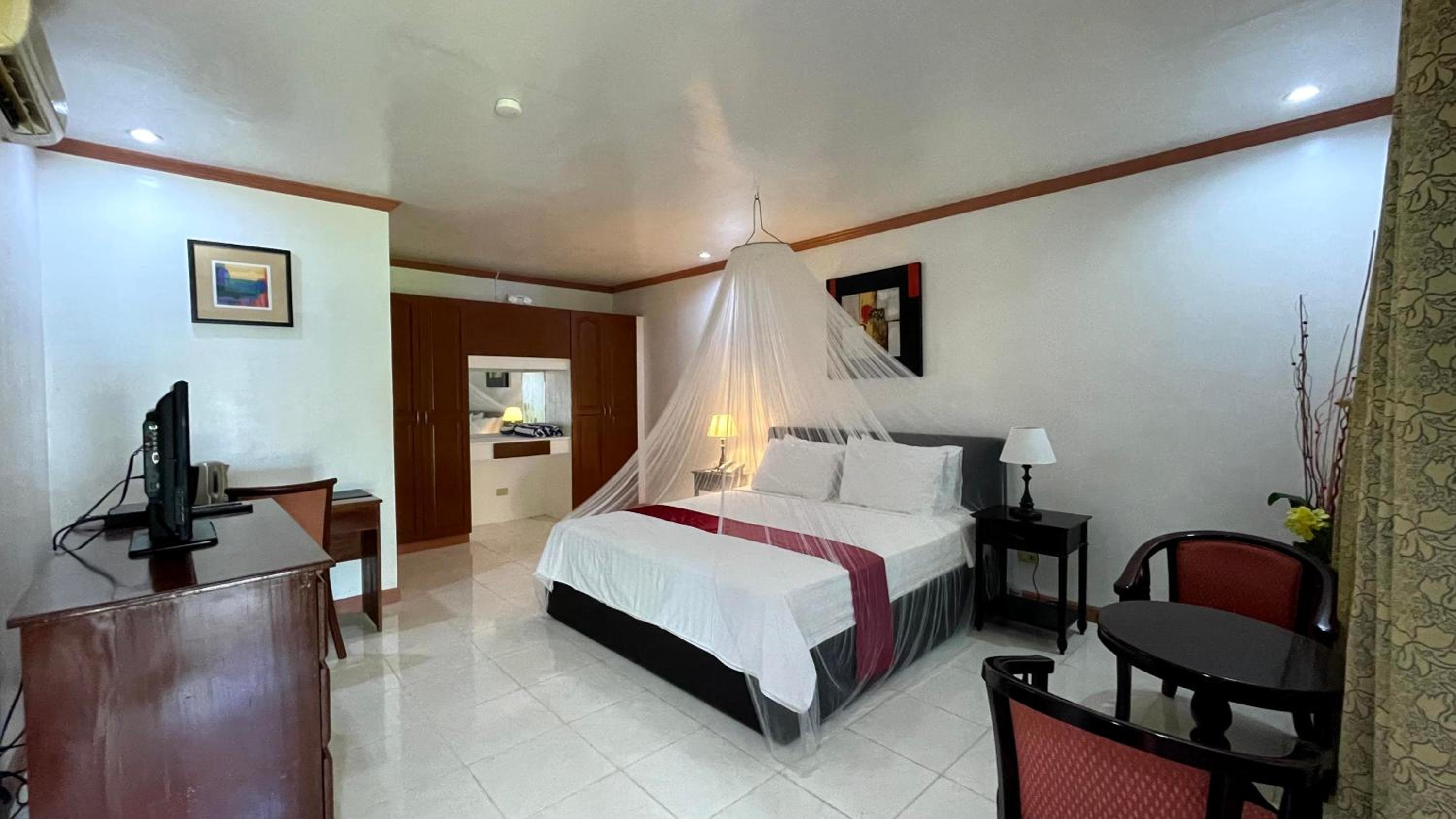 Anda White Beach Resort