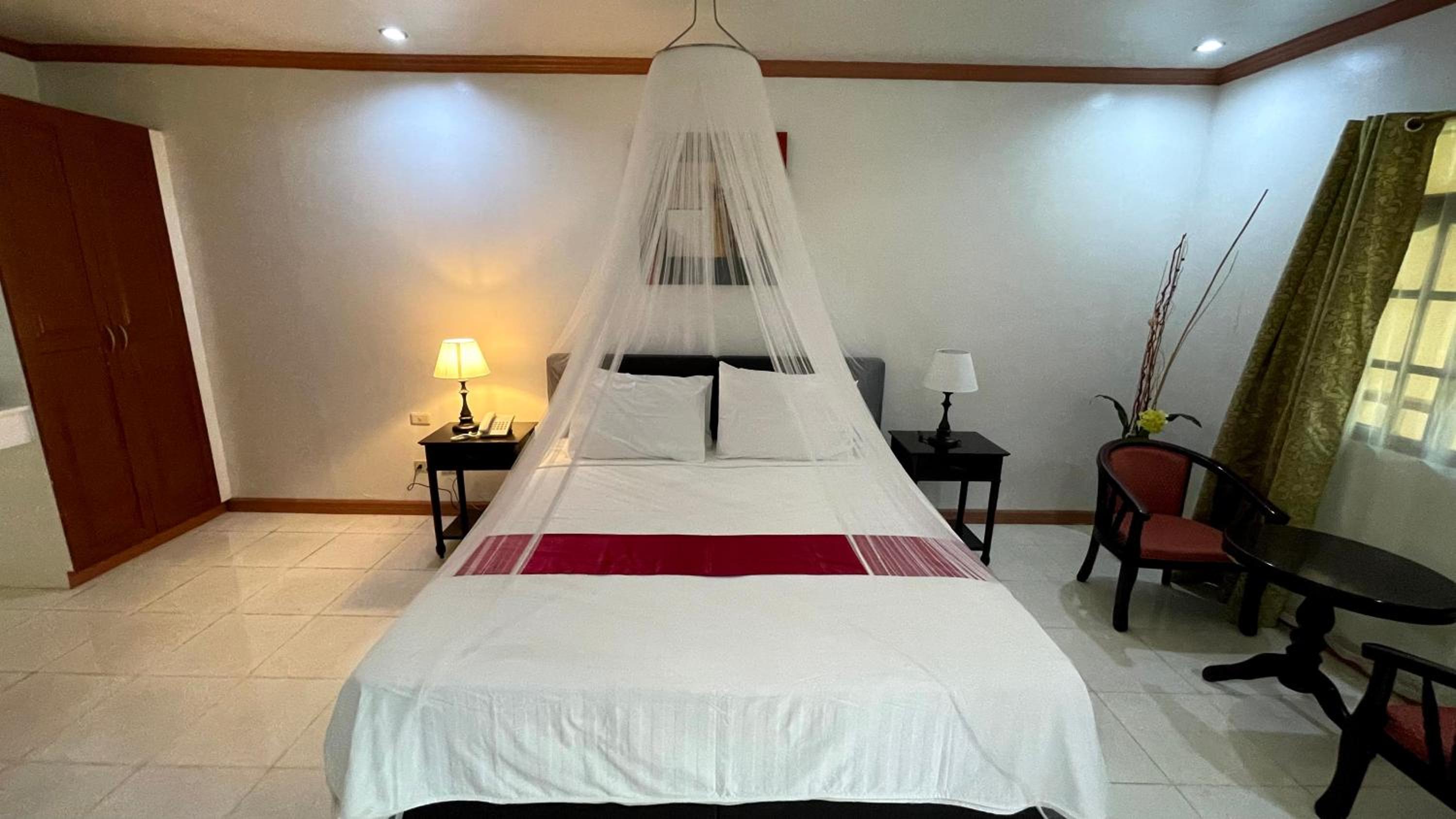 Anda White Beach Resort