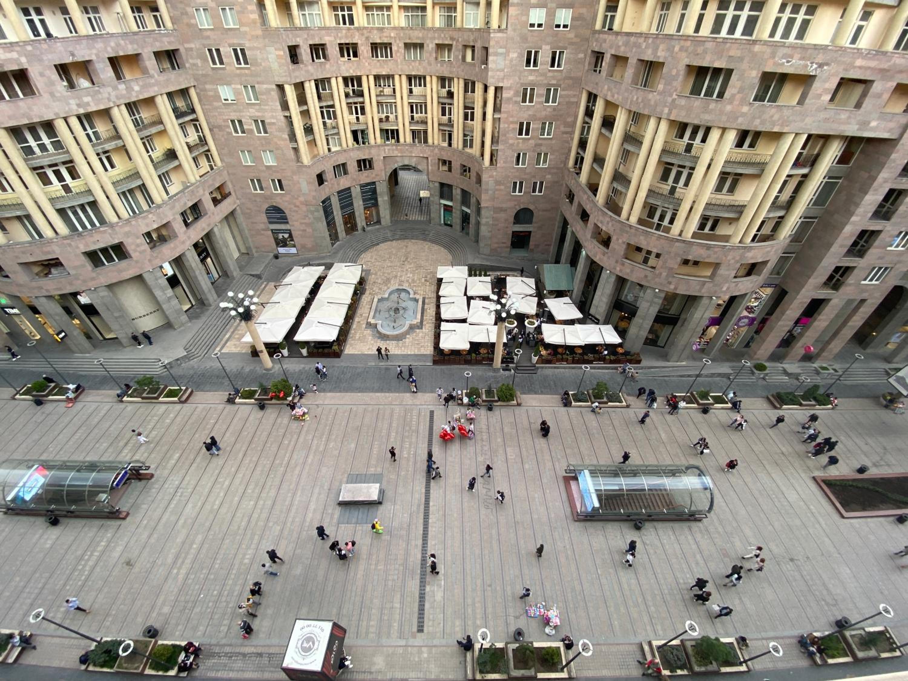 Northern Avenue, 4 bedrooms Luxury apartment im the heart of the Yerevan