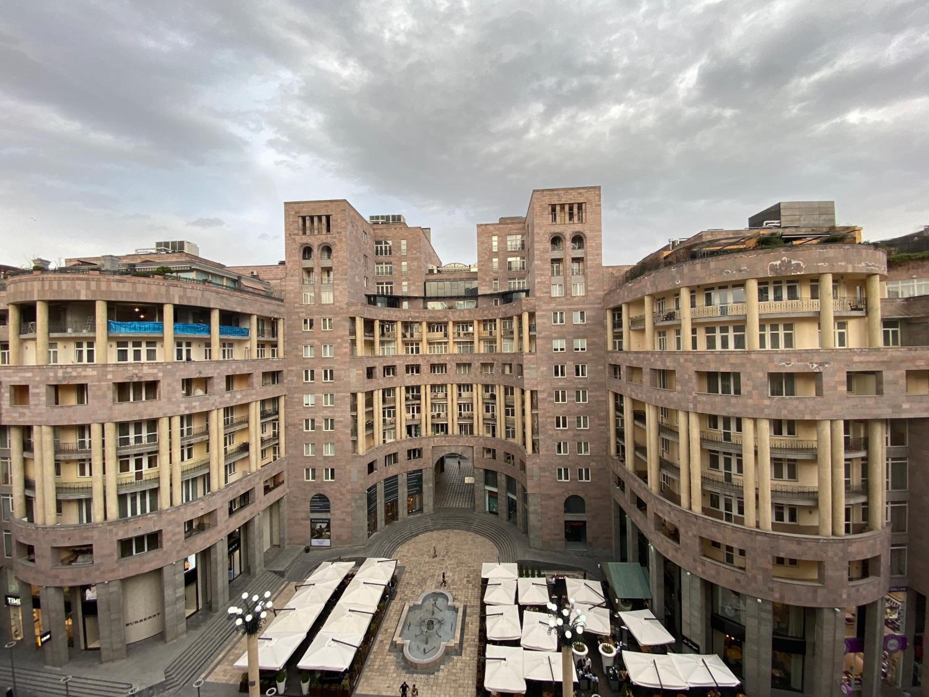 Northern Avenue, 4 bedrooms Luxury apartment im the heart of the Yerevan