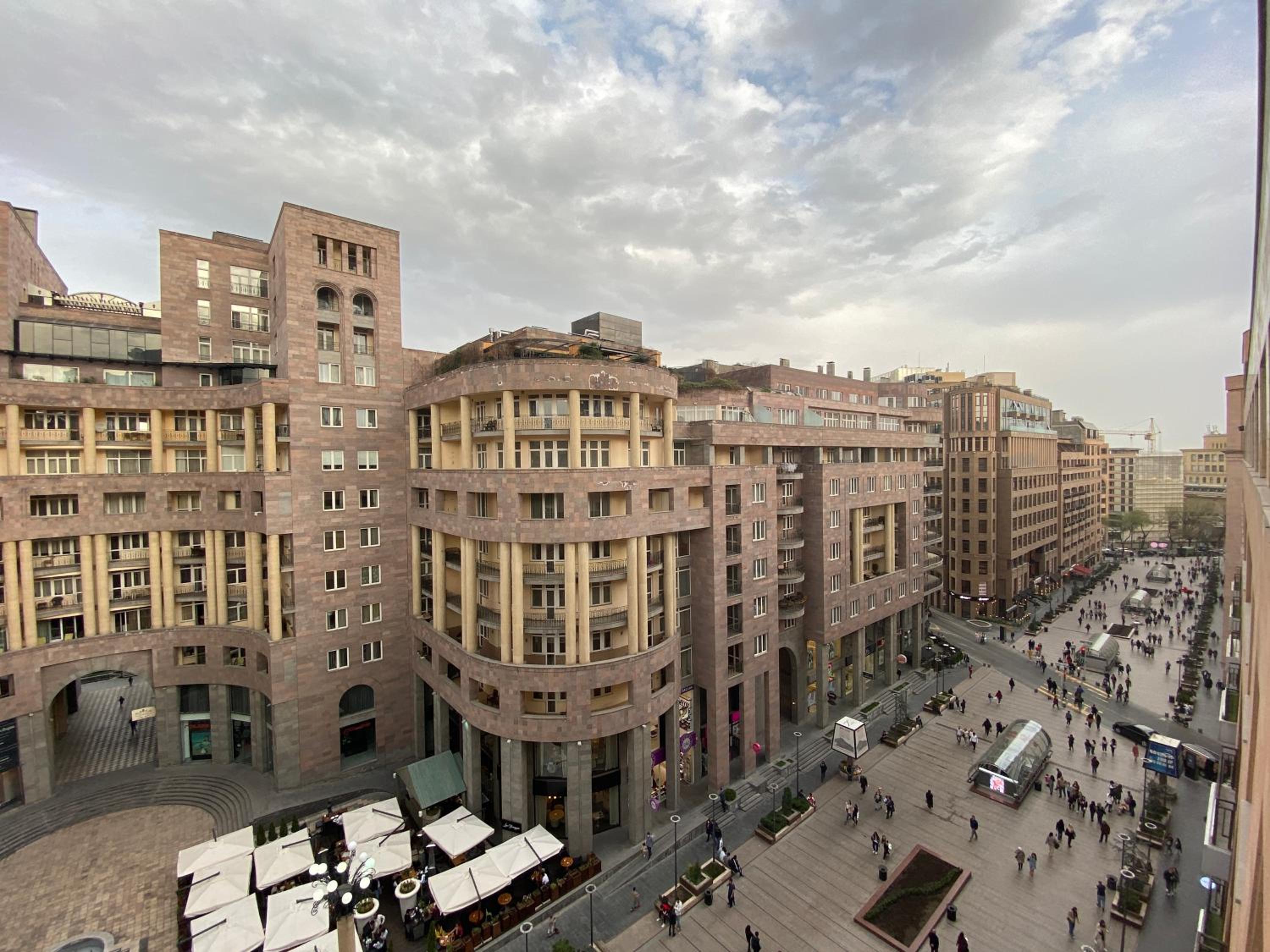 Northern Avenue, 4 bedrooms Luxury apartment im the heart of the Yerevan