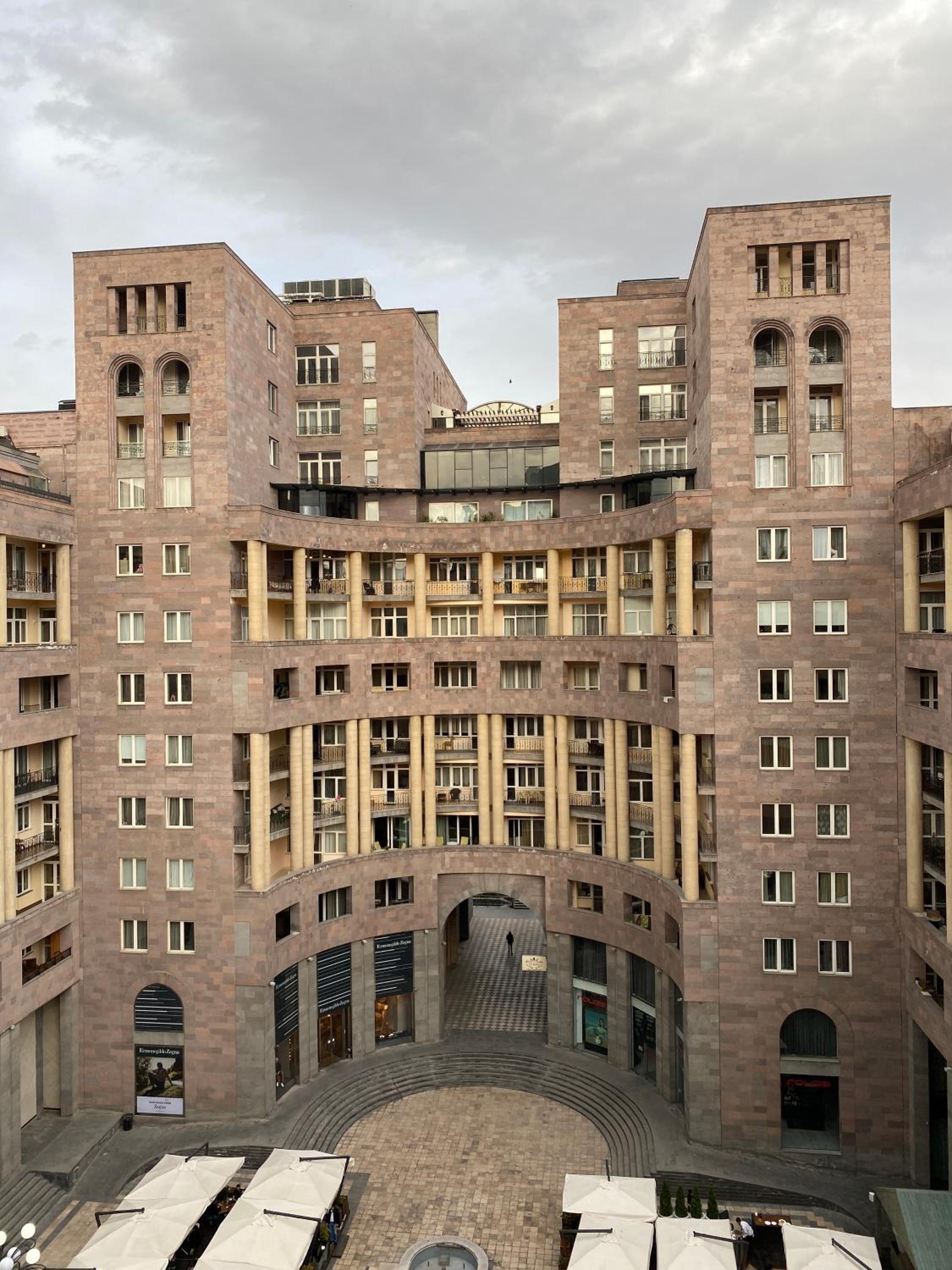 Northern Avenue, 4 bedrooms Luxury apartment im the heart of the Yerevan