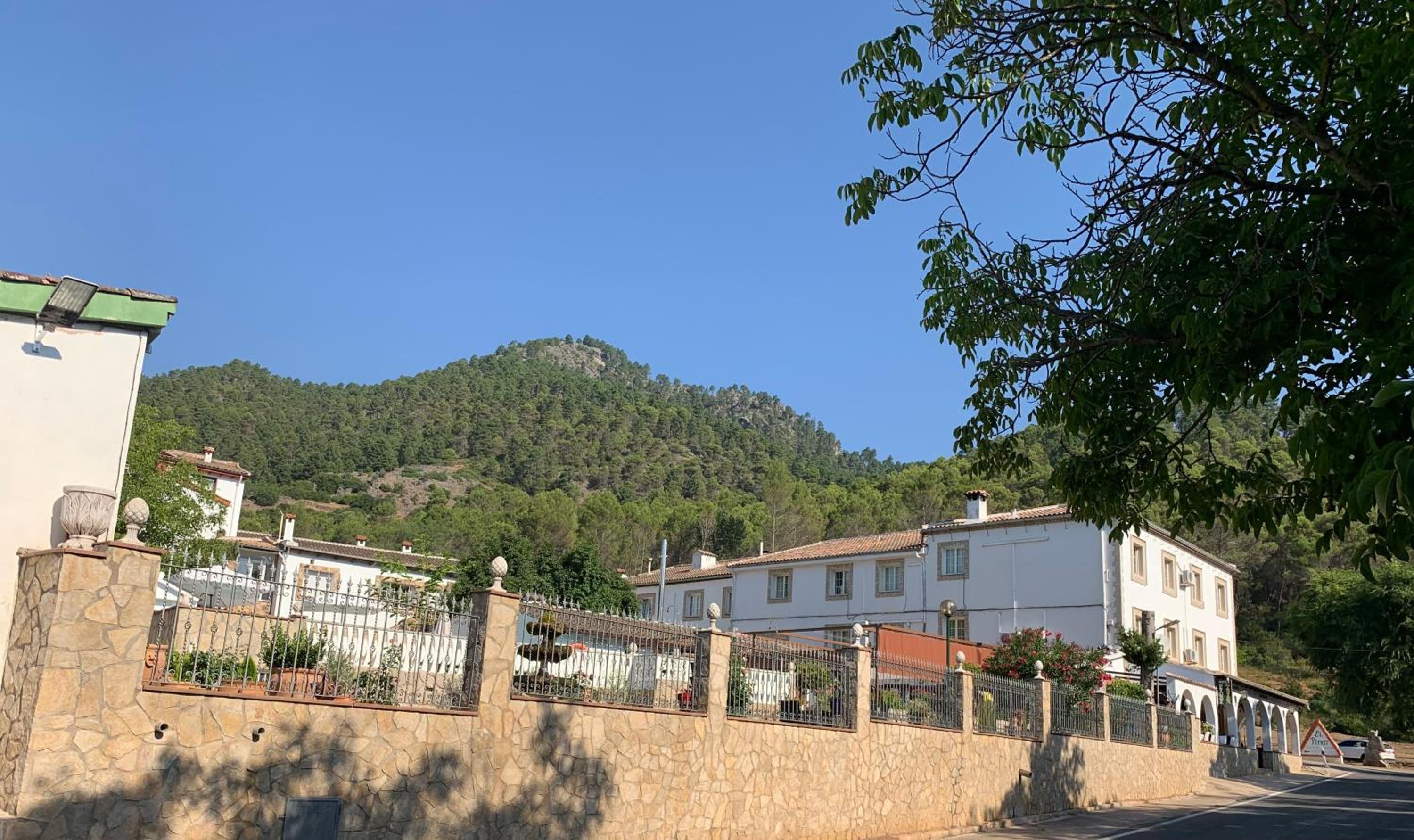 Hotel Mirasierra - Image 1