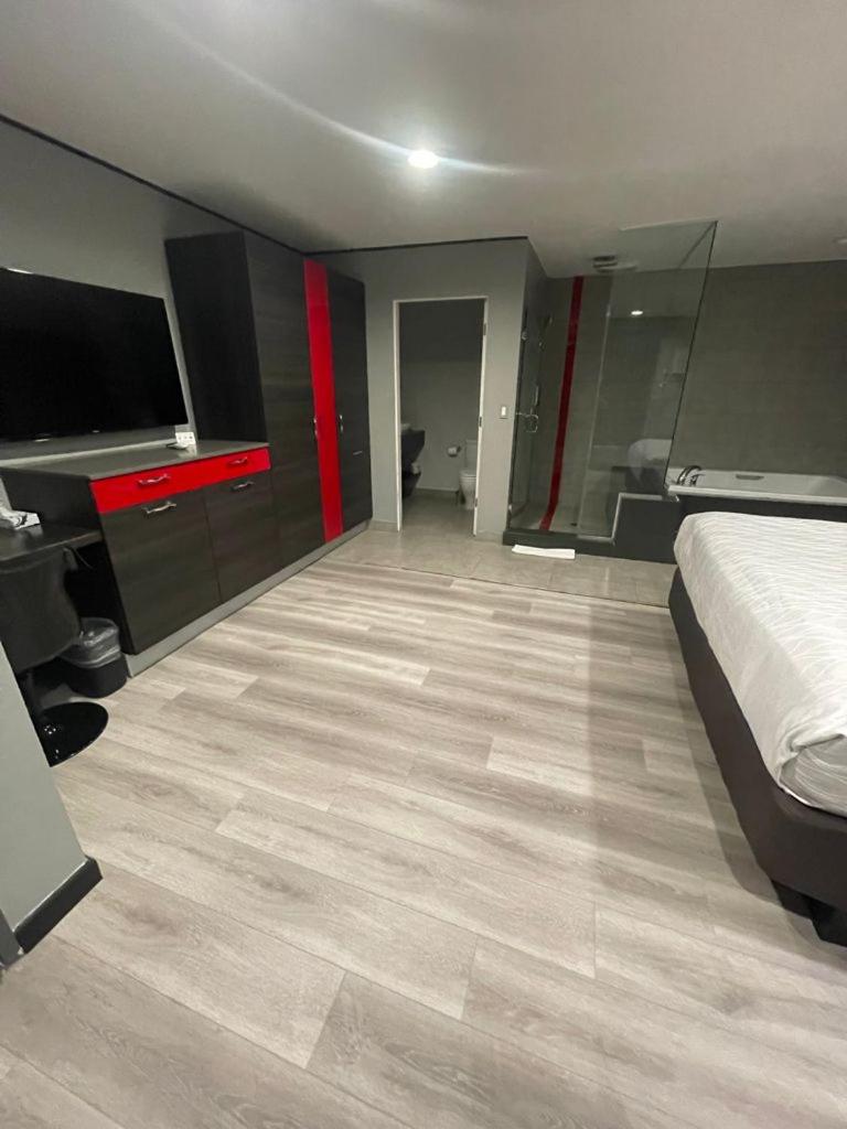 Astro Pasadena Hotel - Property Image 18