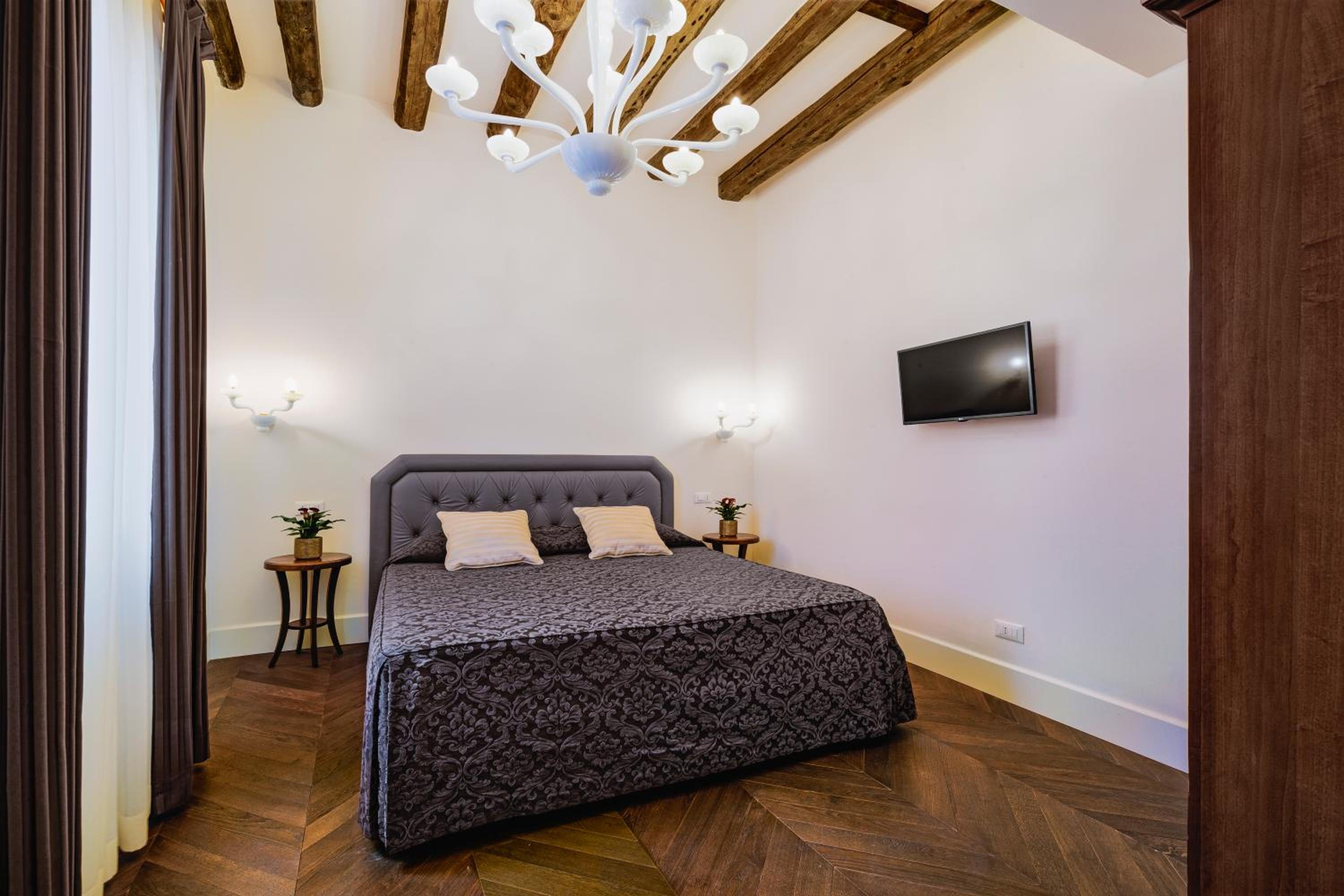 Porta da mar en Venice — hotel room