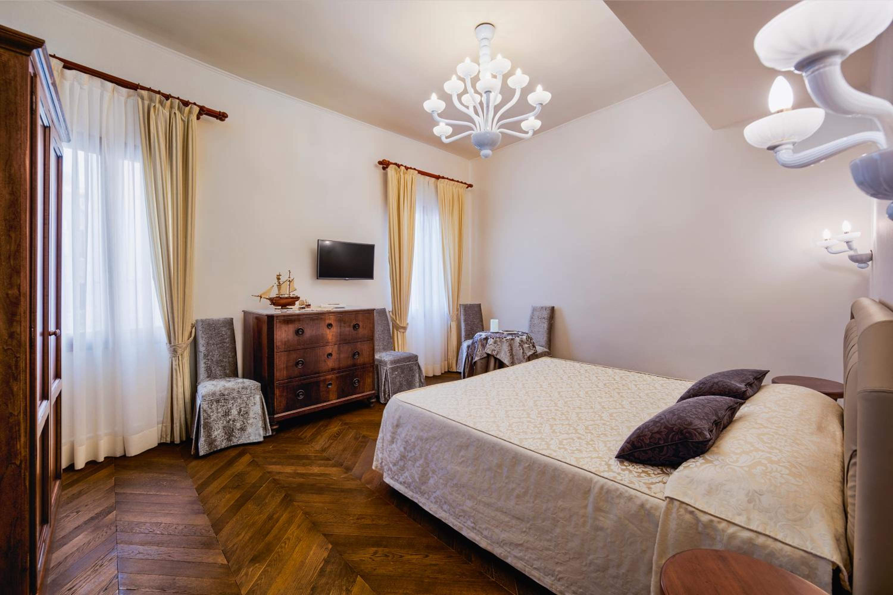 Porta da mar en Venice — hotel room