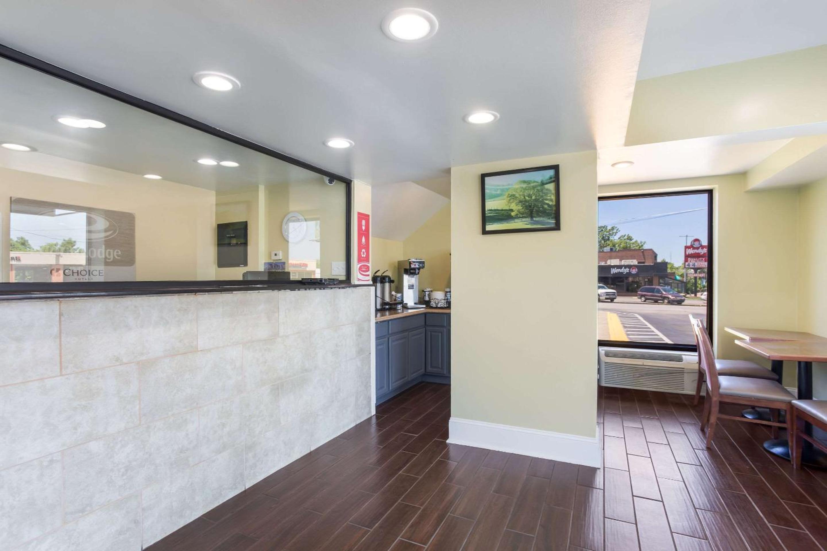 Econo Lodge Gallatin - Metro Nashville - Property Image 21