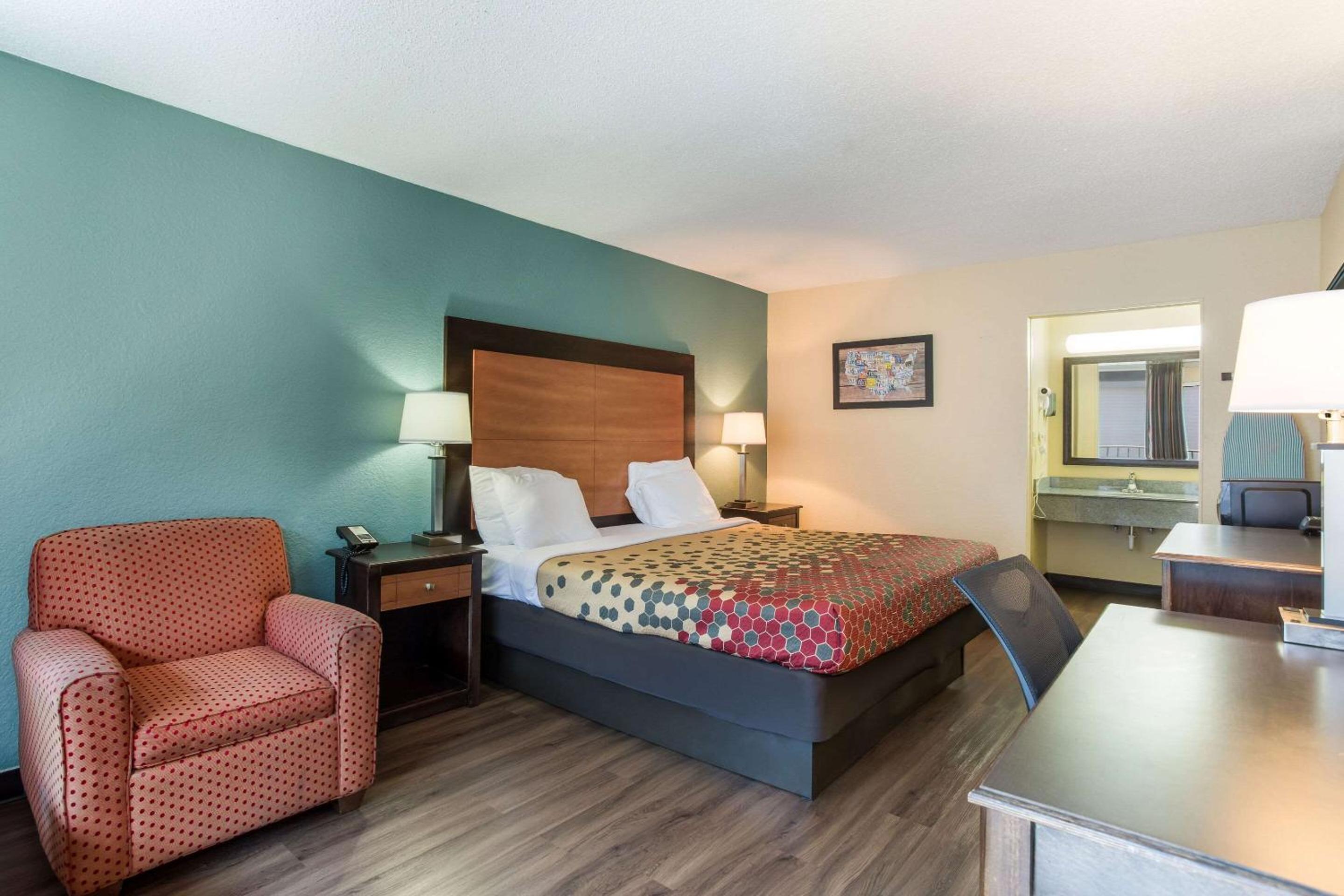 Econo Lodge Gallatin - Metro Nashville - Property Image 25