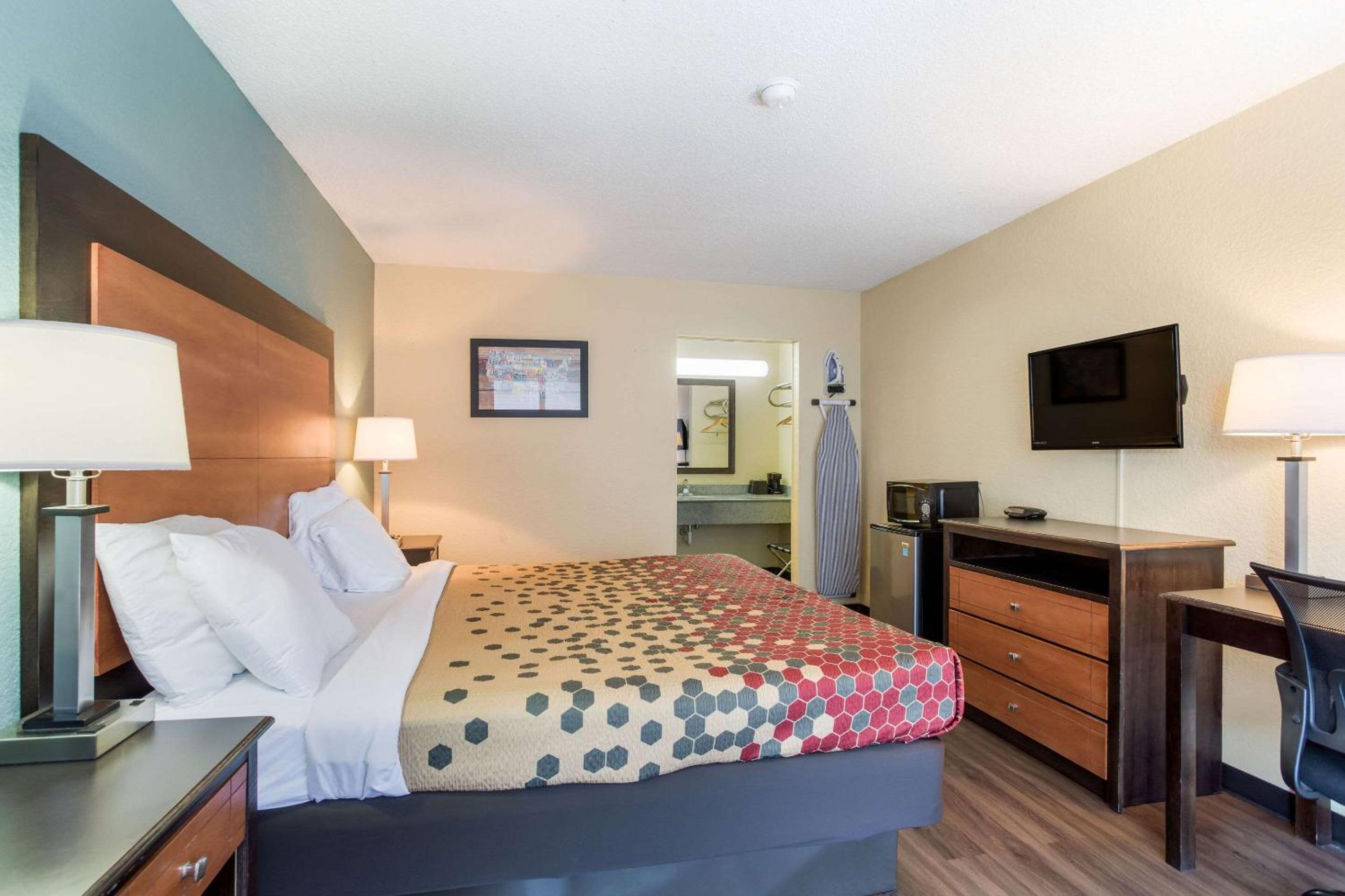Econo Lodge Gallatin - Metro Nashville - Property Image 24