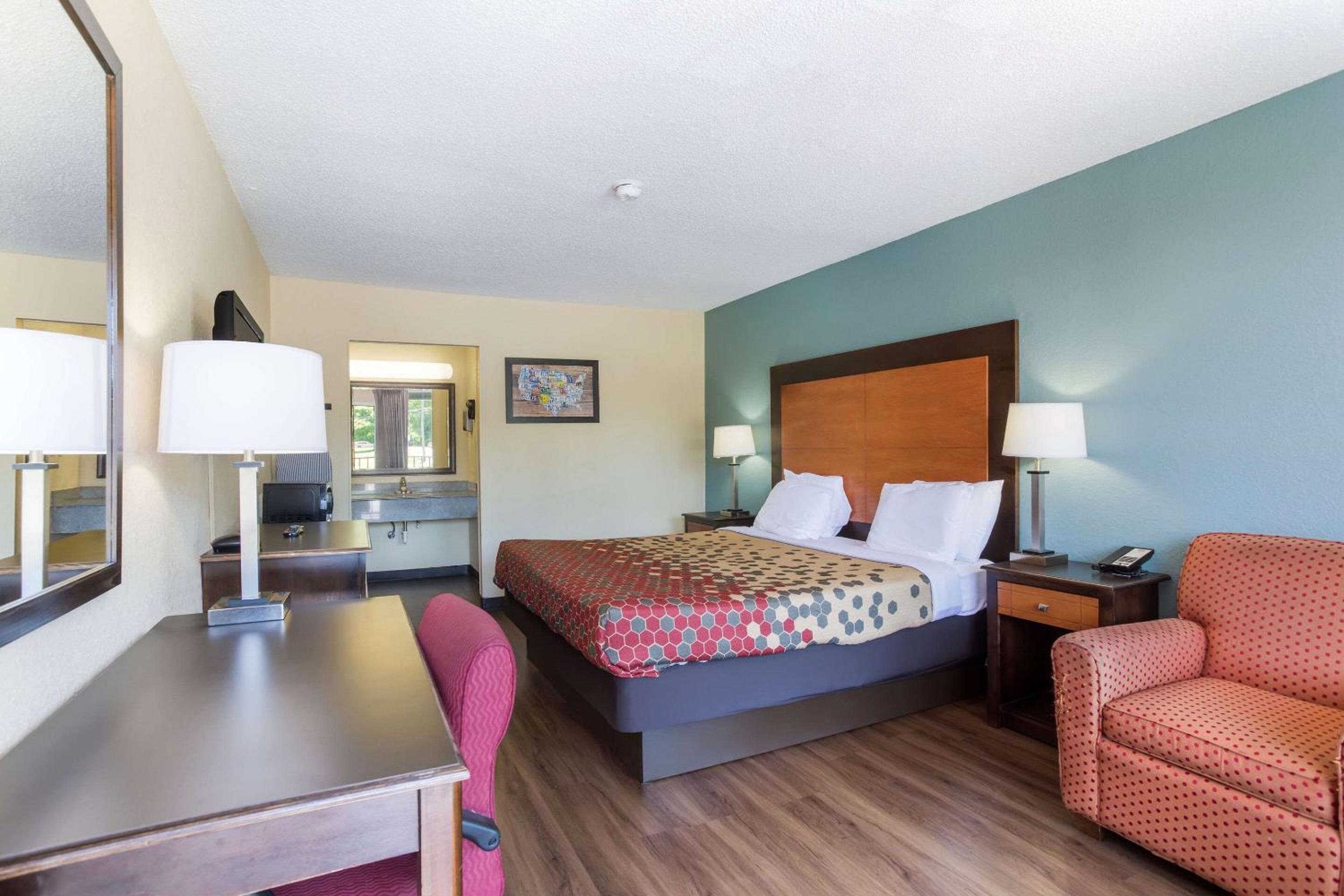 Econo Lodge Gallatin - Metro Nashville - Property Image 20