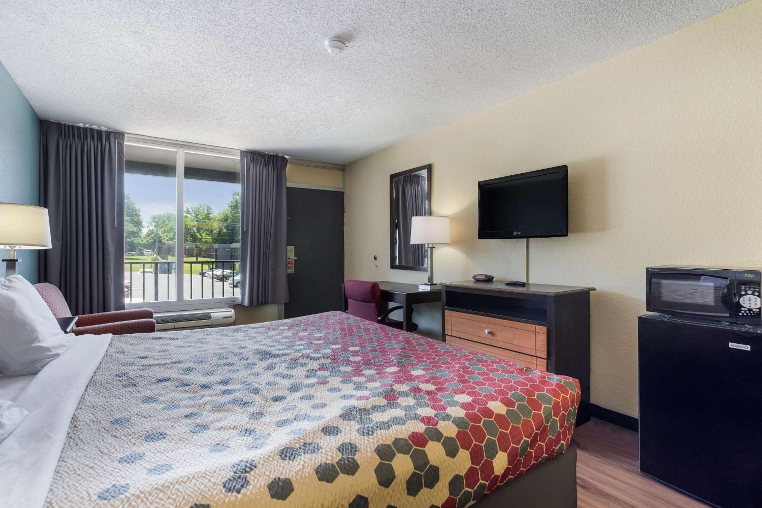 Econo Lodge Gallatin - Metro Nashville - Property Image 17