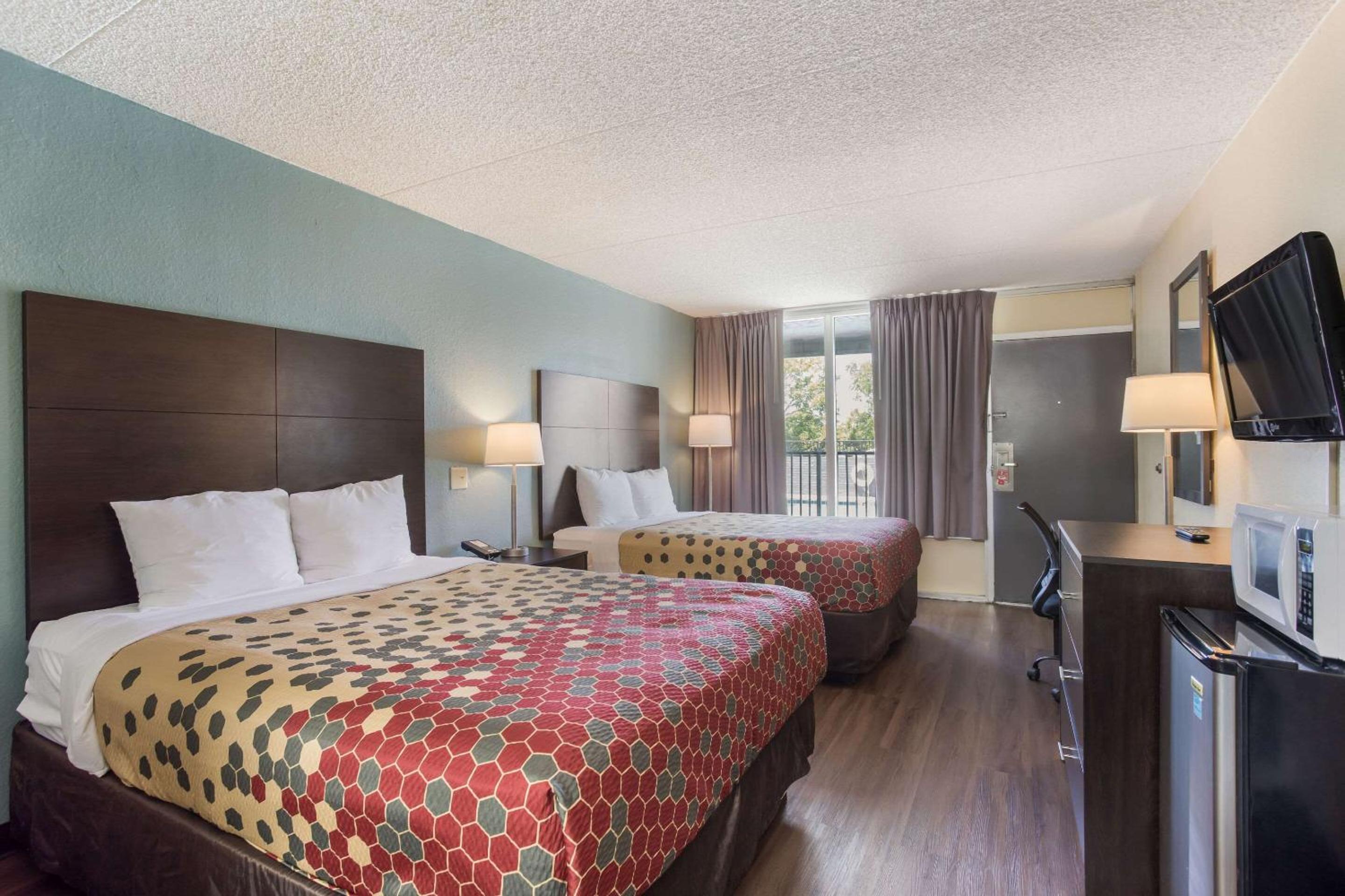 Econo Lodge Gallatin - Metro Nashville - Property Image 11