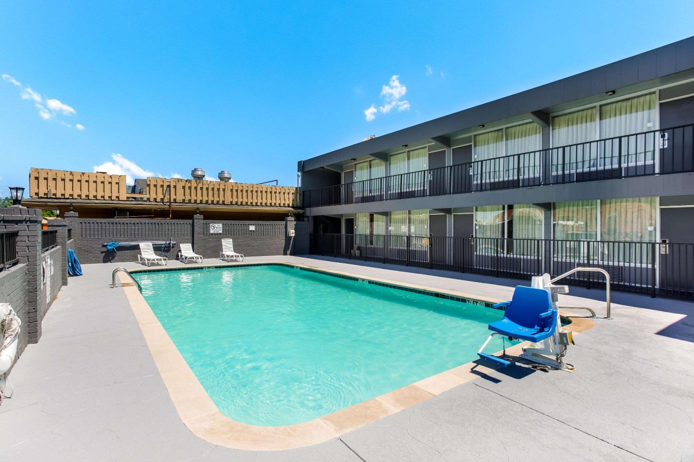 Econo Lodge Gallatin - Metro Nashville - Property Image 8