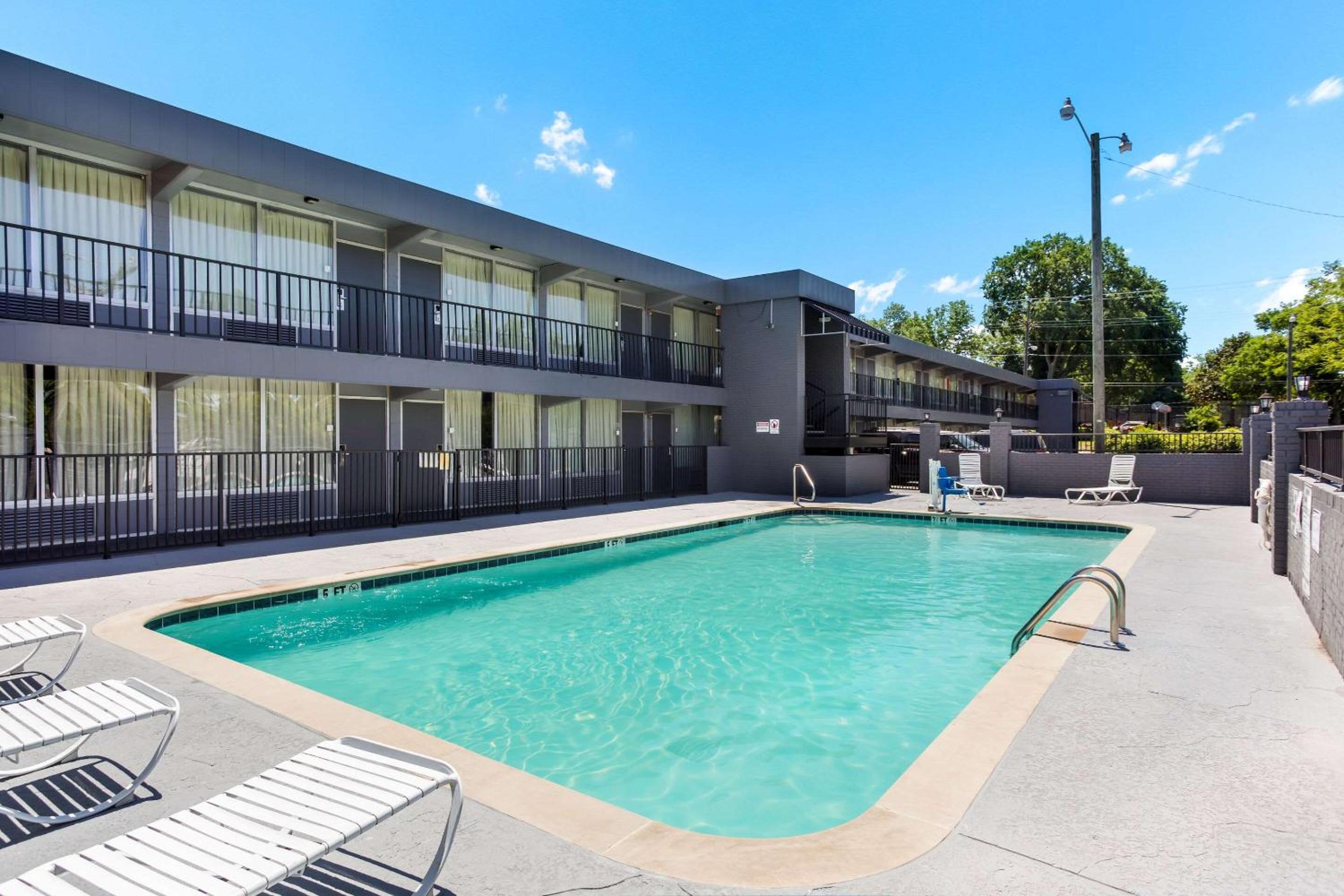 Econo Lodge Gallatin - Metro Nashville - Property Image 7