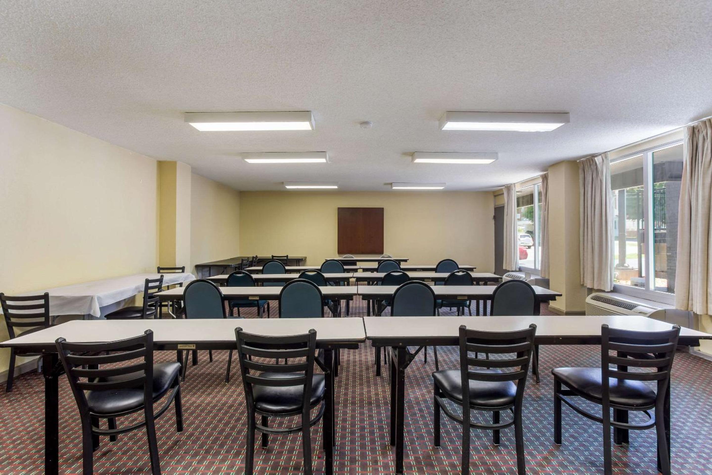 Econo Lodge Gallatin - Metro Nashville - Property Image 6