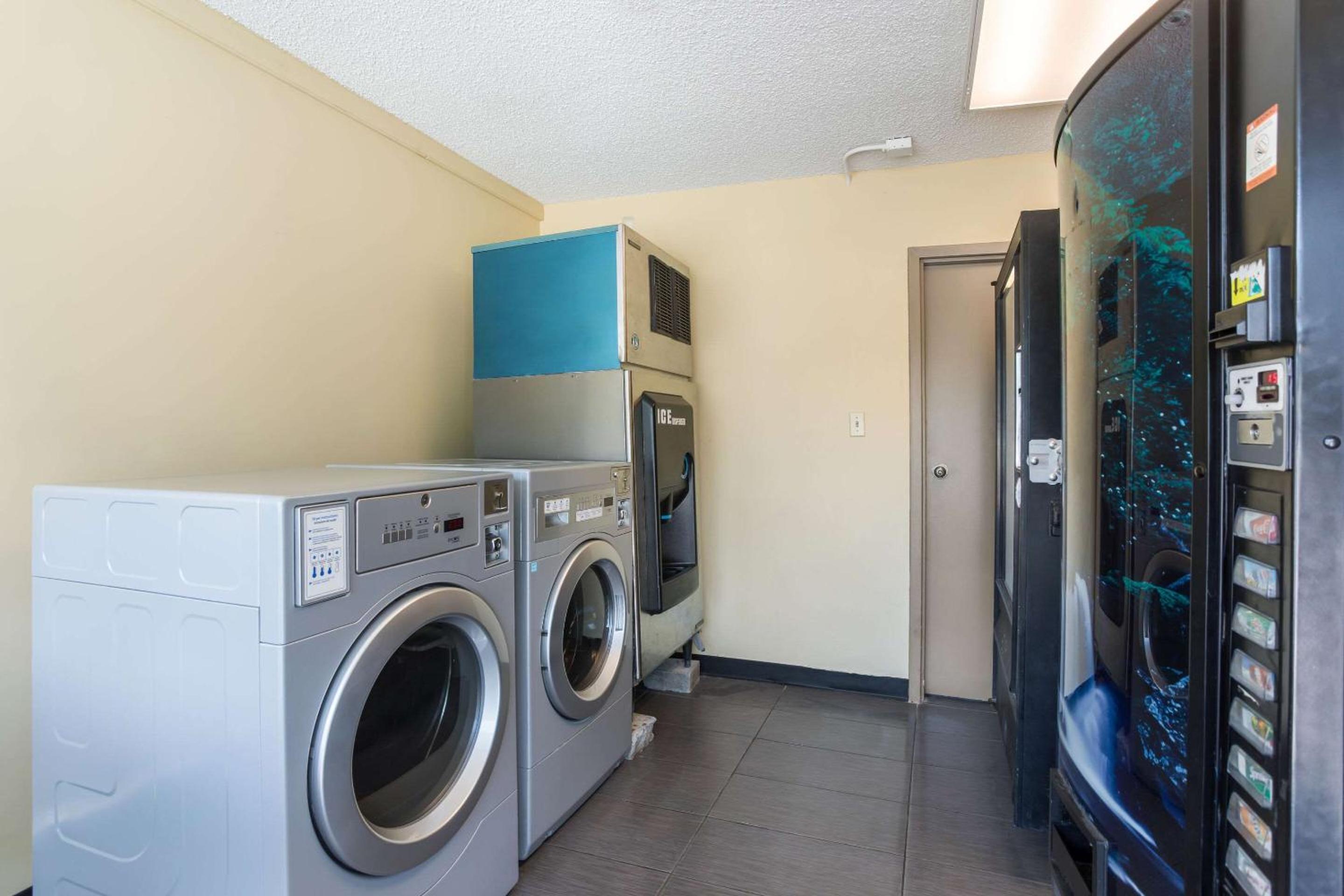 Econo Lodge Gallatin - Metro Nashville - Property Image 2