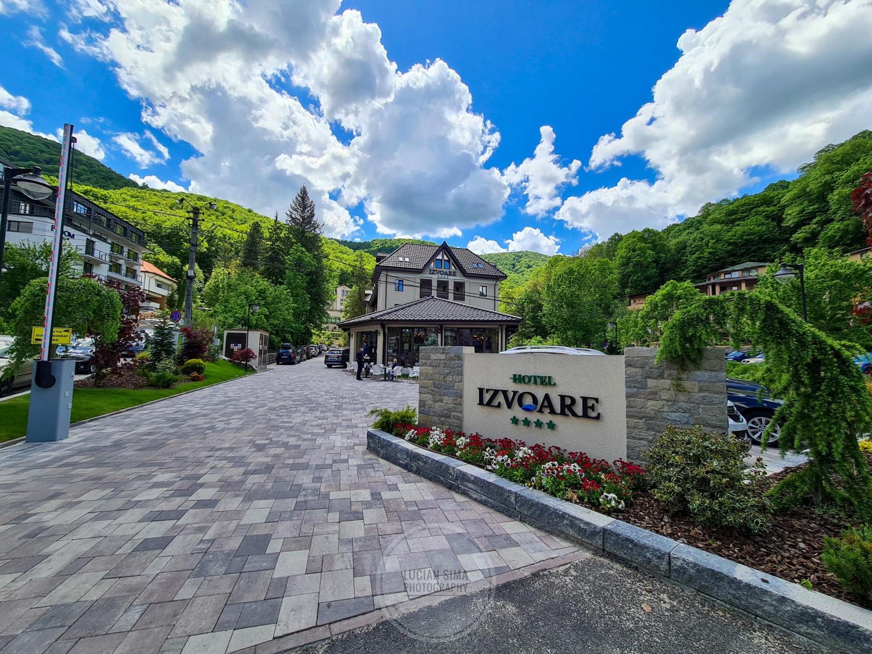 Hotel IZVOARE Caciulata - Image 1