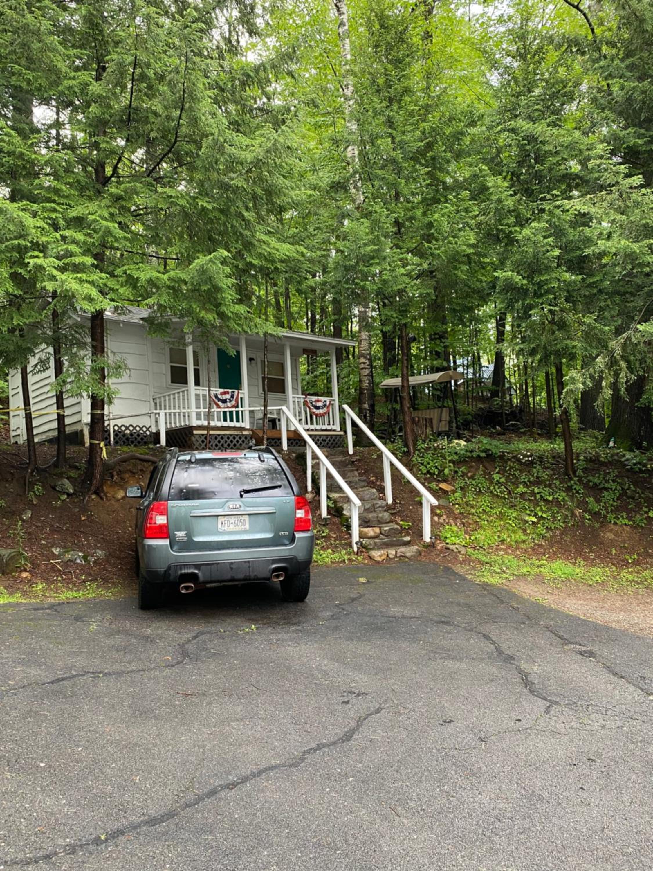 Brookside Motel & Cabins